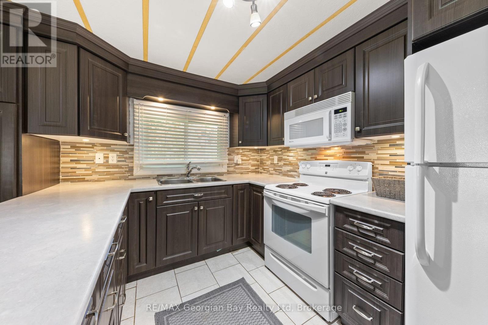3 Lakeshore Road, Midland, Ontario  L4R 0B9 - Photo 10 - S12213140