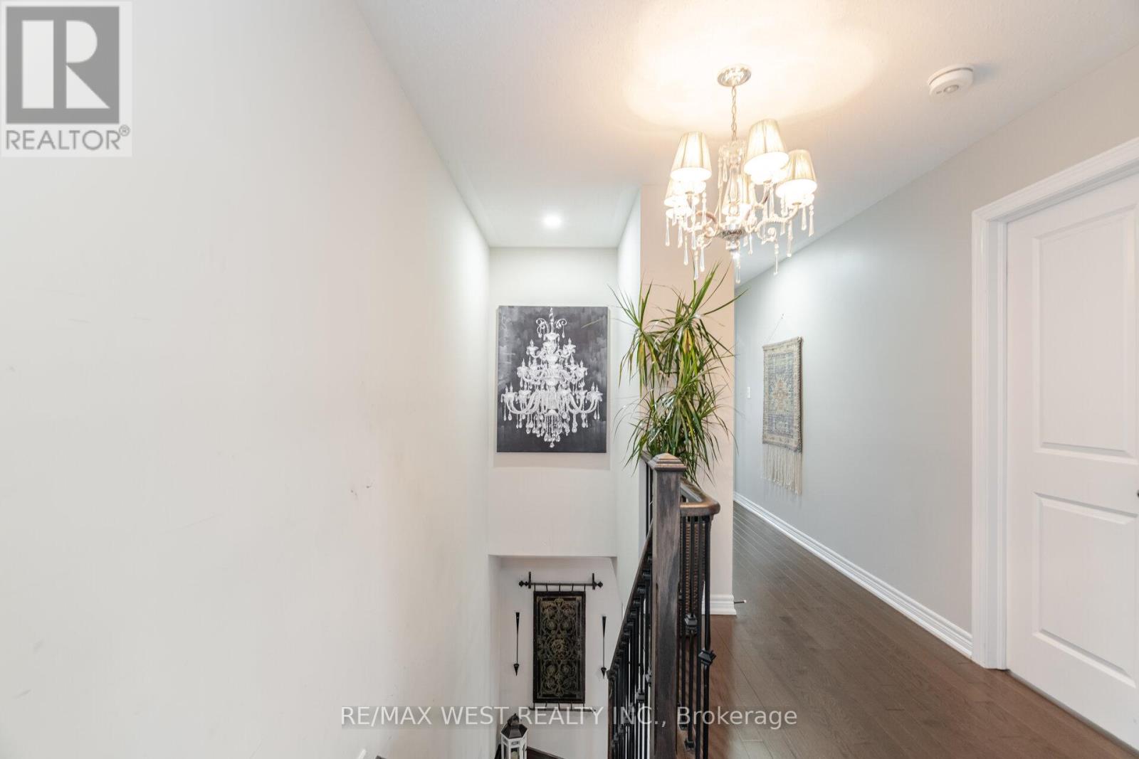 70 Hogan Manor Drive, Brampton, Ontario  L7A 4V3 - Photo 23 - W12212757