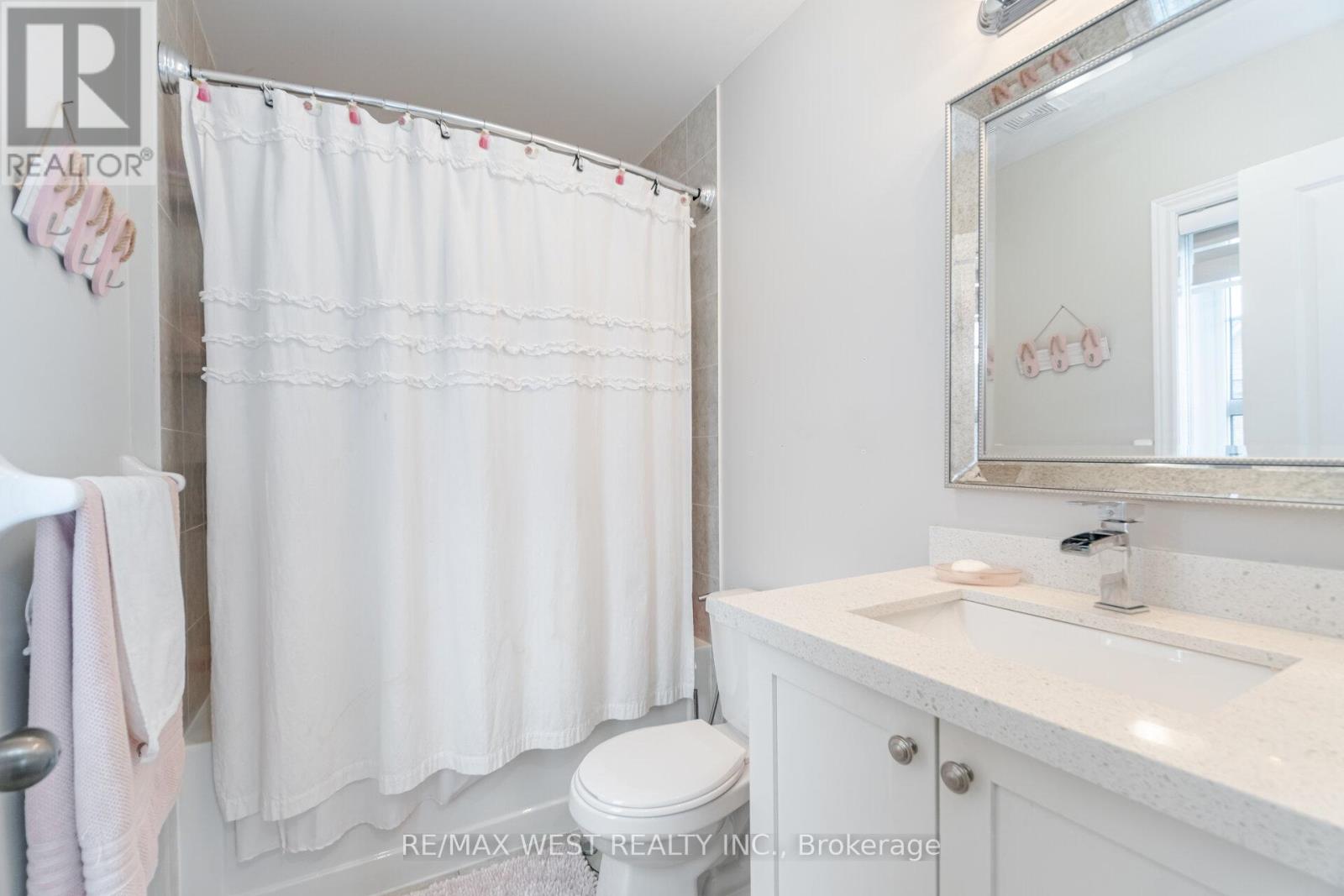 70 Hogan Manor Drive, Brampton, Ontario  L7A 4V3 - Photo 28 - W12212757