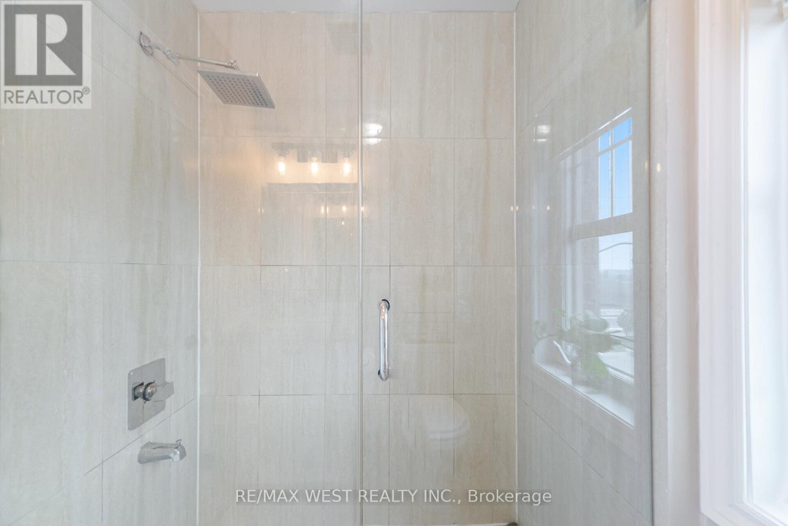70 Hogan Manor Drive, Brampton, Ontario  L7A 4V3 - Photo 34 - W12212757