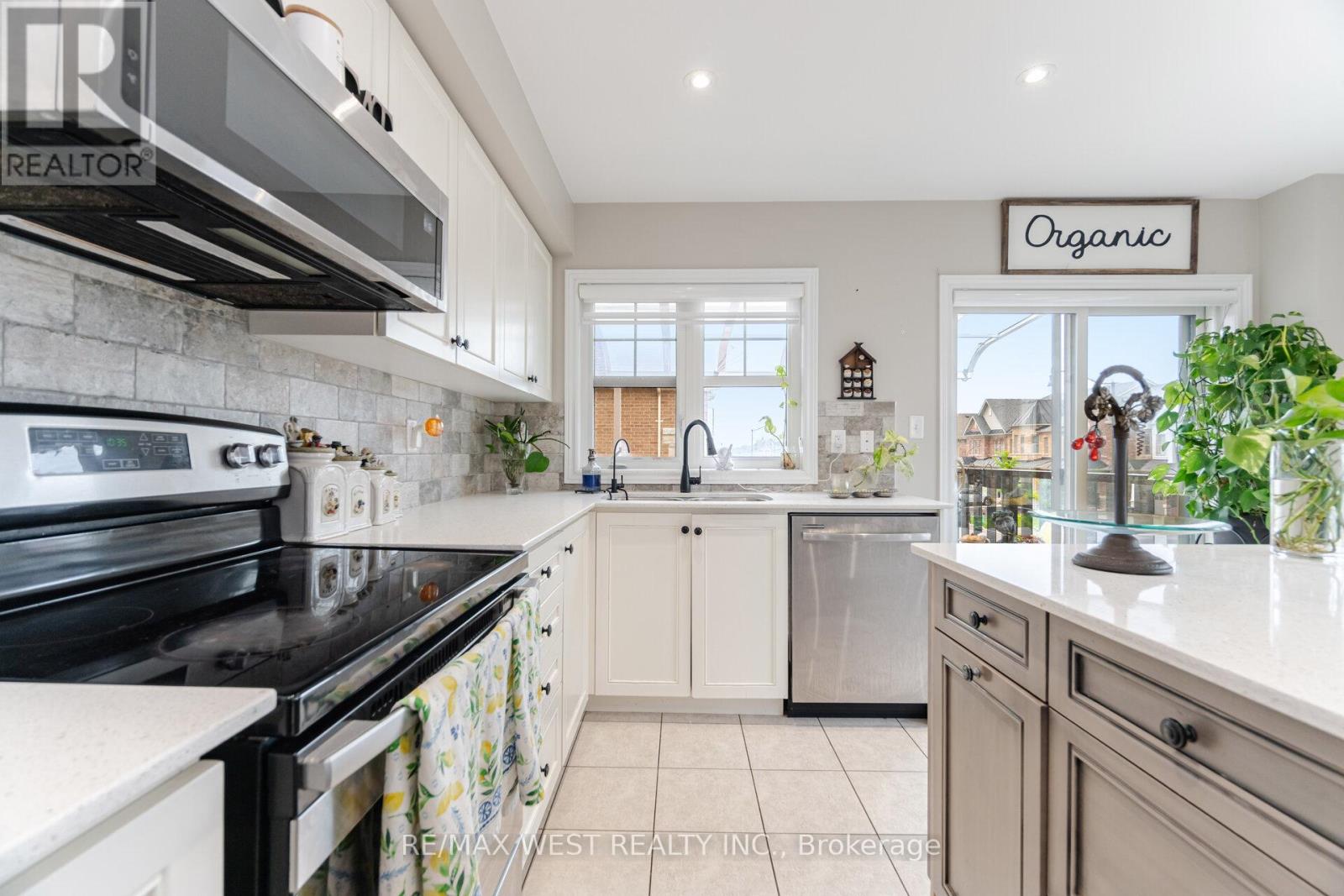 70 Hogan Manor Drive, Brampton, Ontario  L7A 4V3 - Photo 15 - W12212757