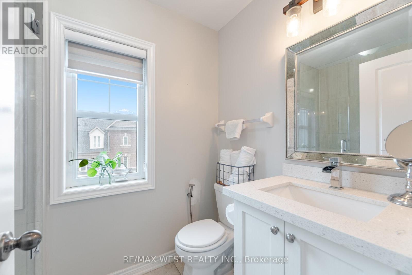 70 Hogan Manor Drive, Brampton, Ontario  L7A 4V3 - Photo 33 - W12212757