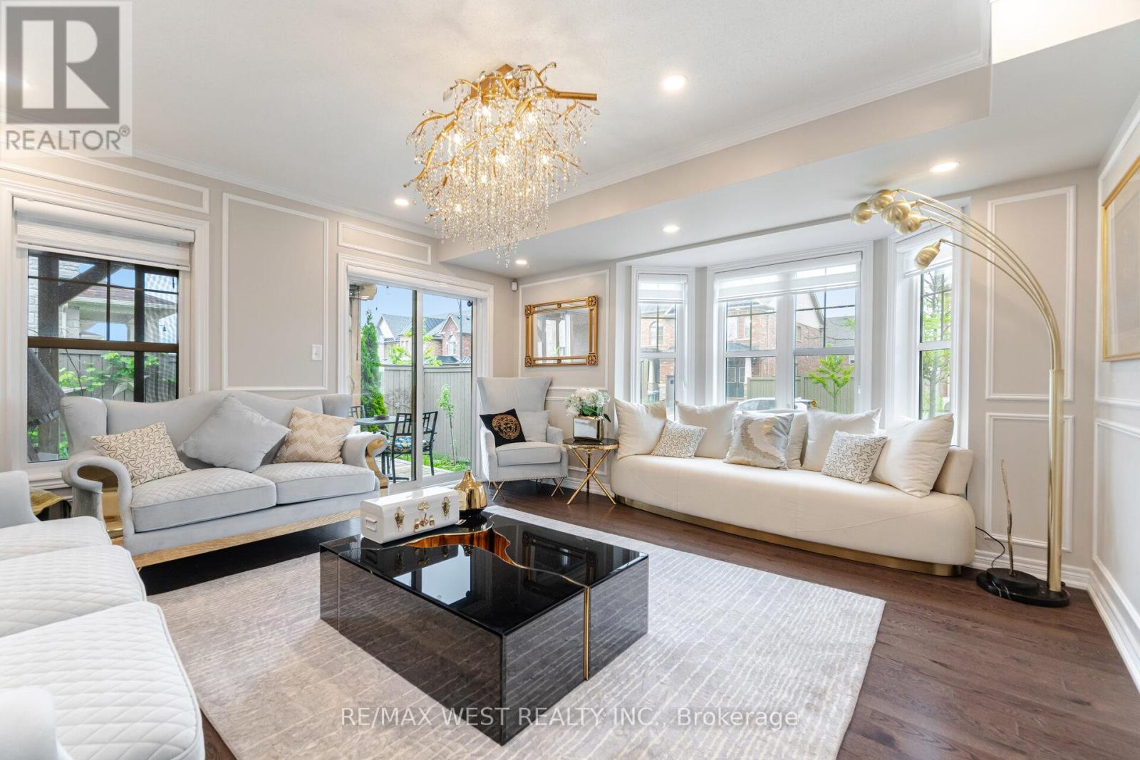 70 Hogan Manor Drive, Brampton, Ontario  L7A 4V3 - Photo 7 - W12212757