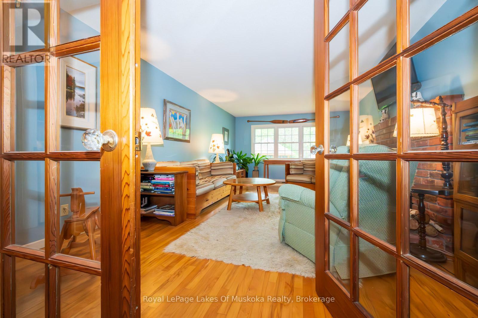 1216 Ravenscliffe Road, Huntsville, Ontario P1H 2N5 - Photo 11 - X12213172