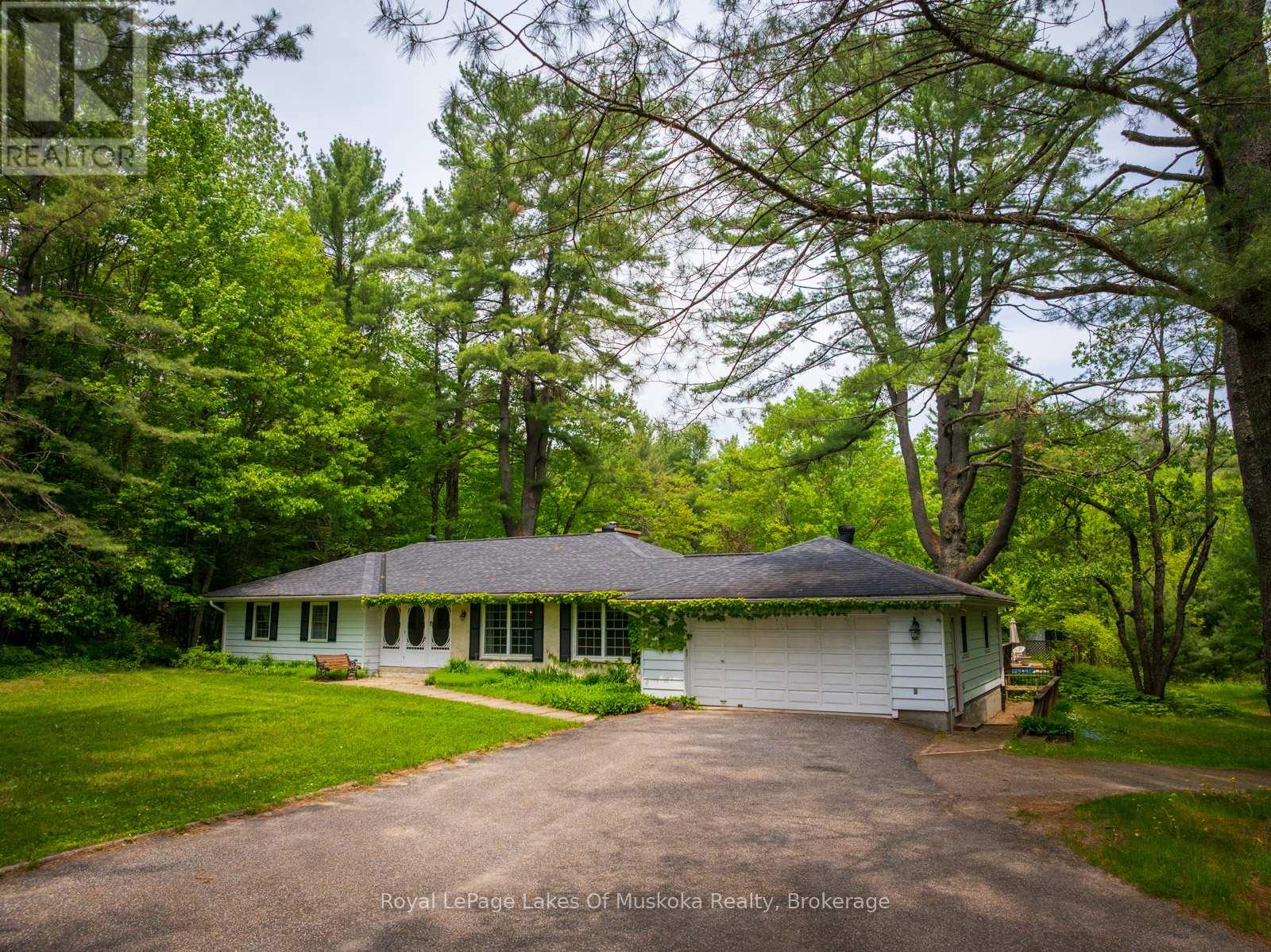 1216 Ravenscliffe Road, Huntsville, Ontario P1H 2N5 - Photo 3 - X12213172