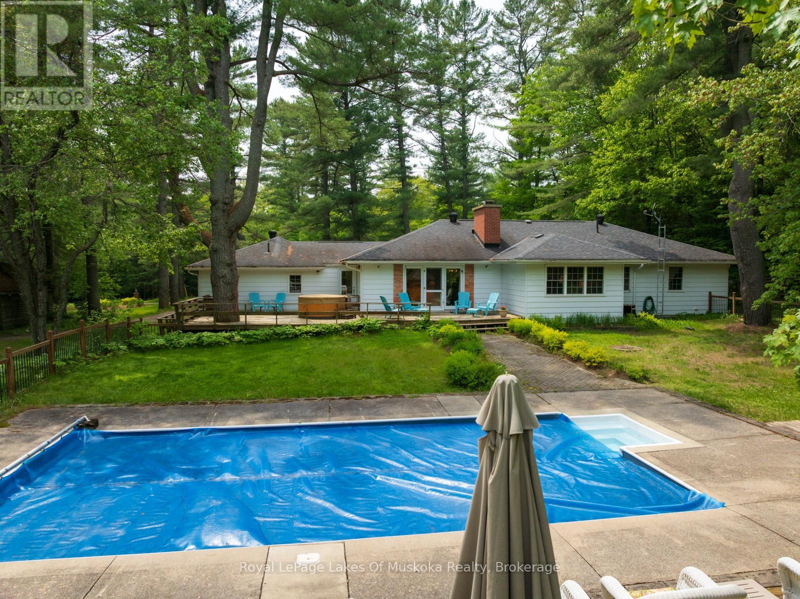1216 Ravenscliffe Road, Huntsville, Ontario P1H 2N5 - Photo 5 - X12213172