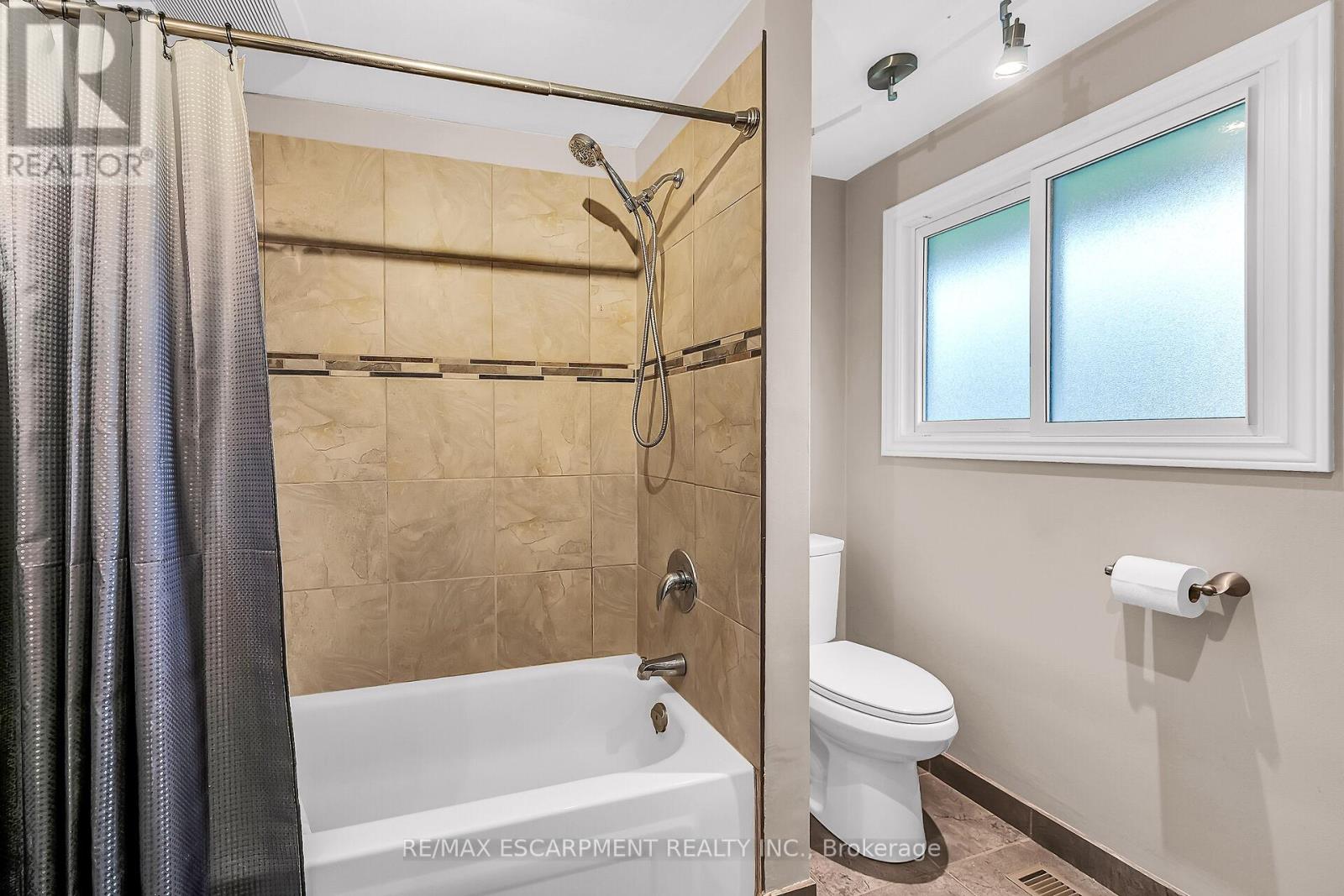 33 Echo Street E, Haldimand, Ontario  N0A 1E0 - Photo 22 - X12212935
