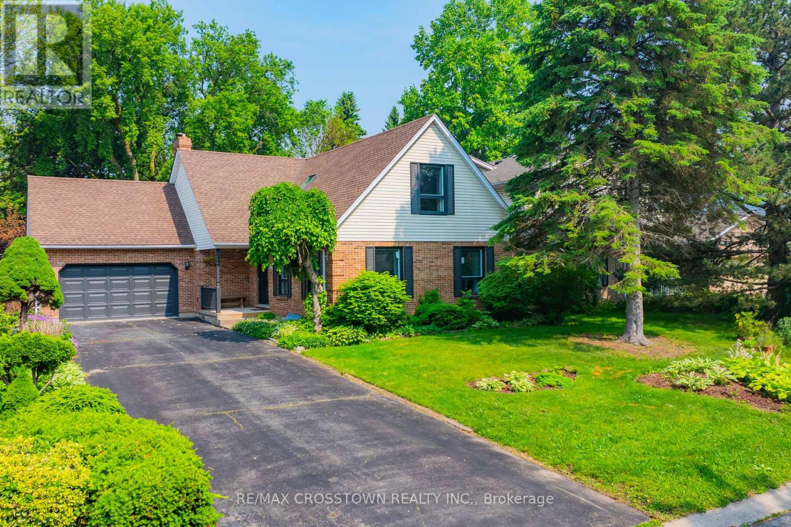 17 Coach Drive, Niagara-On-The-Lake (Town), Ontario  L0S 1J0 - Photo 2 - X12212946