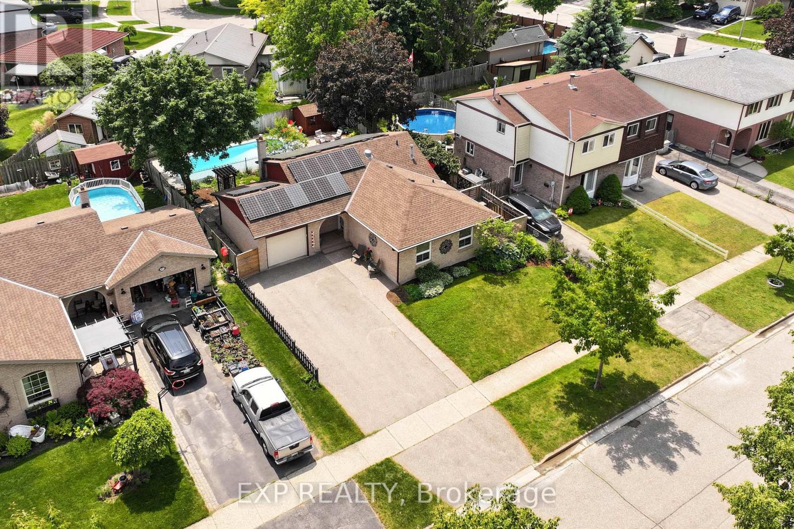 85 Pathfinder Crescent, Kitchener, Ontario  N2P 1S2 - Photo 2 - X12212961