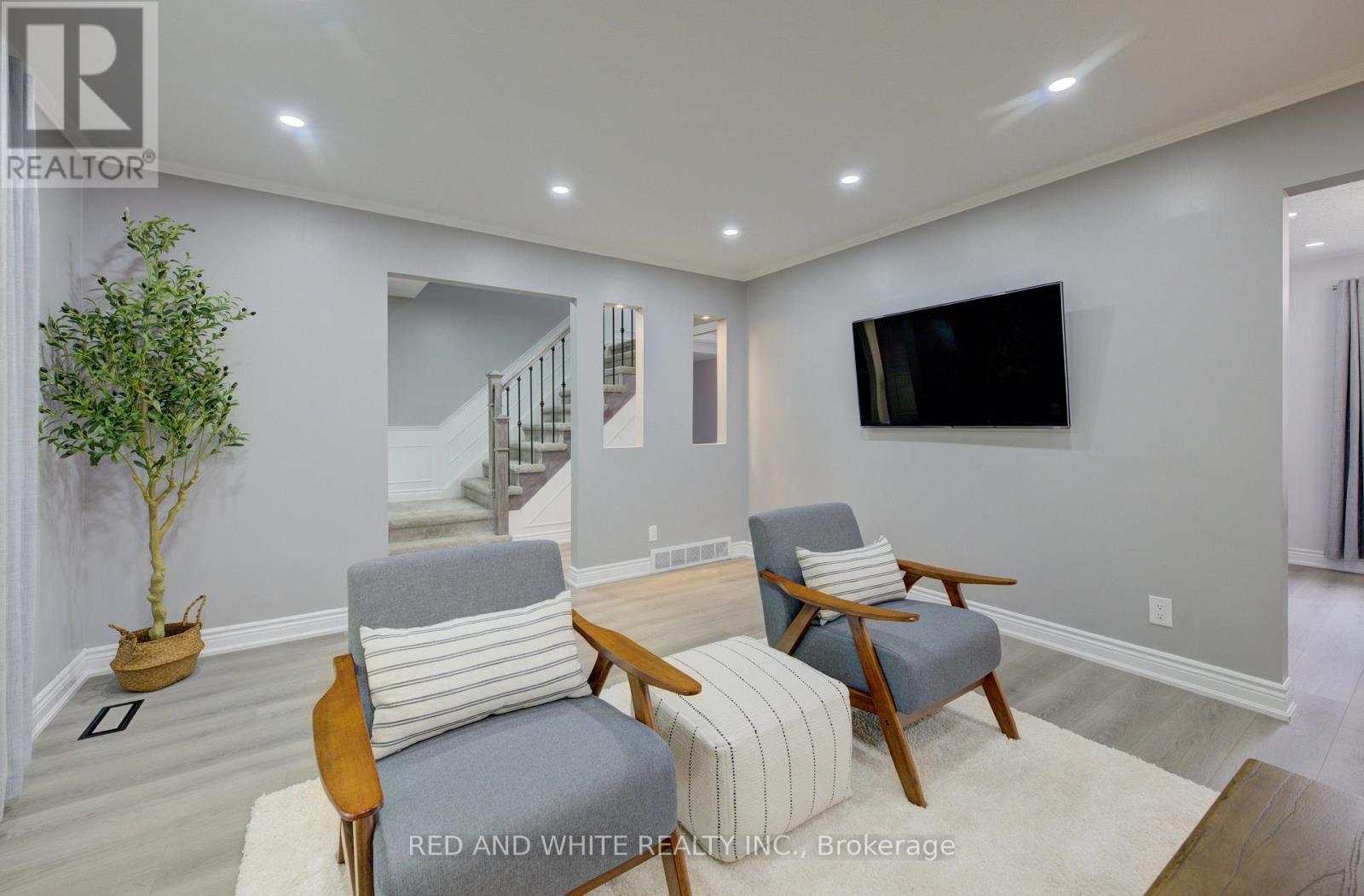 68 Parkview Crescent, Waterloo, Ontario  N2A 1L9 - Photo 11 - X12212994