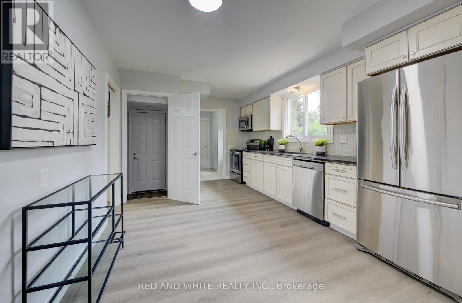 68 Parkview Crescent, Waterloo, Ontario  N2A 1L9 - Photo 16 - X12212994
