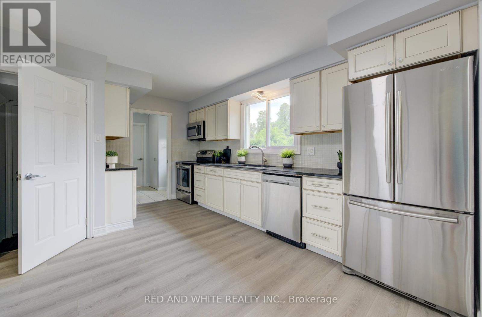 68 Parkview Crescent, Waterloo, Ontario  N2A 1L9 - Photo 17 - X12212994