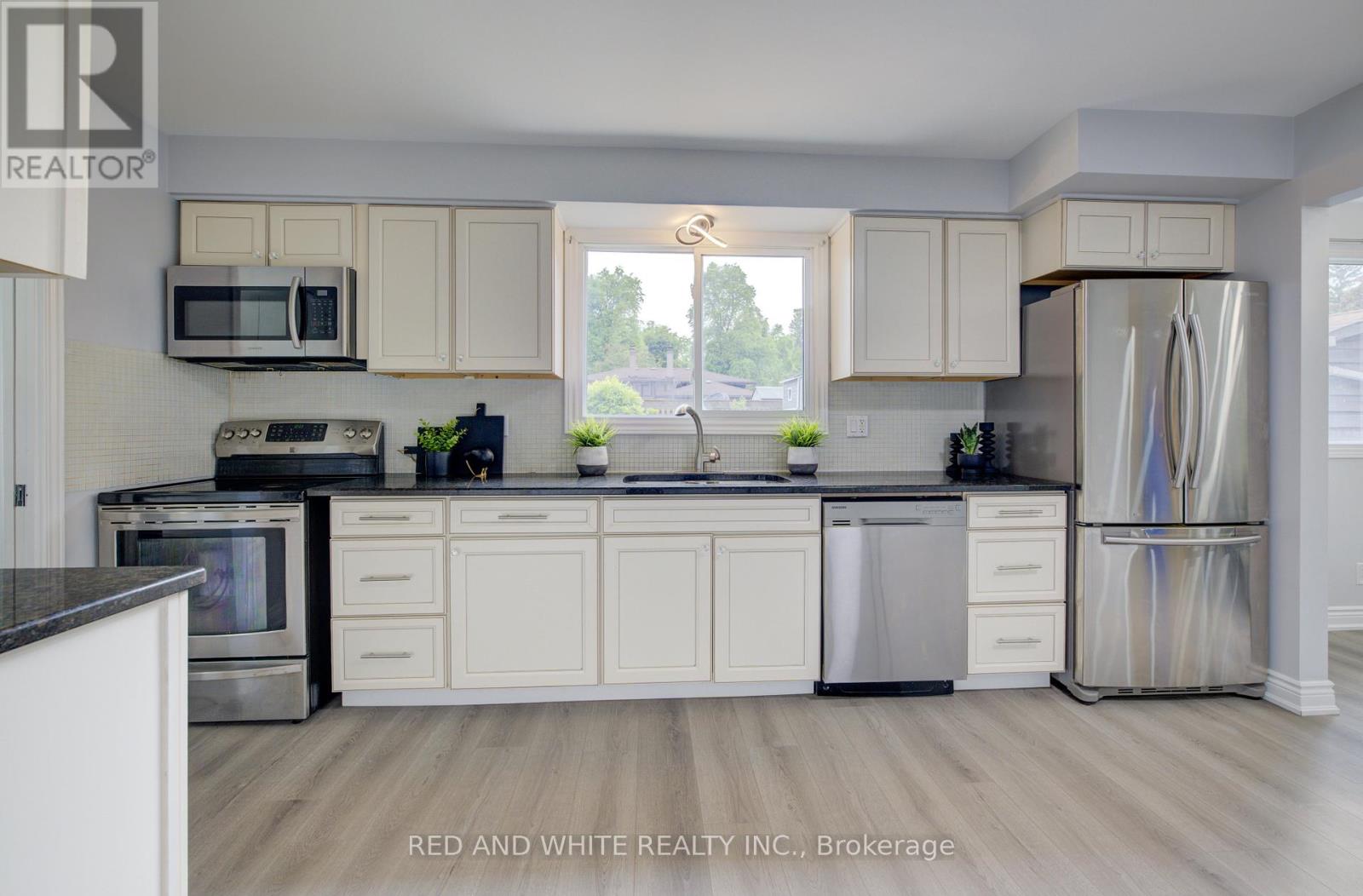 68 Parkview Crescent, Waterloo, Ontario  N2A 1L9 - Photo 18 - X12212994