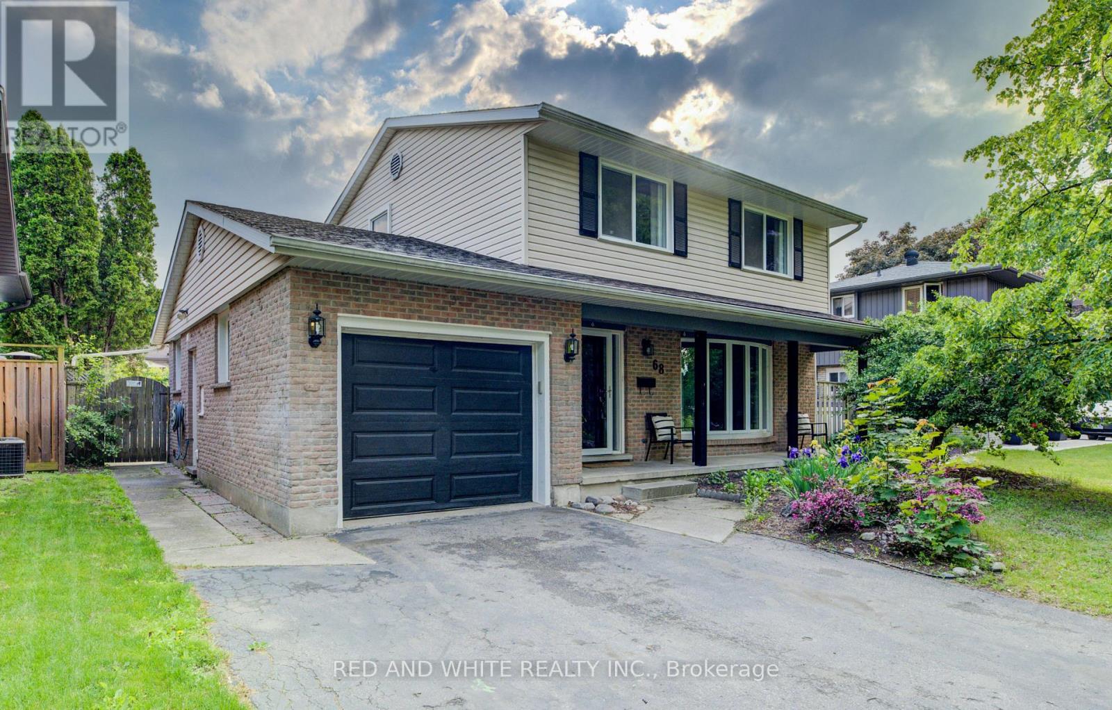 68 Parkview Crescent, Waterloo, Ontario  N2A 1L9 - Photo 3 - X12212994