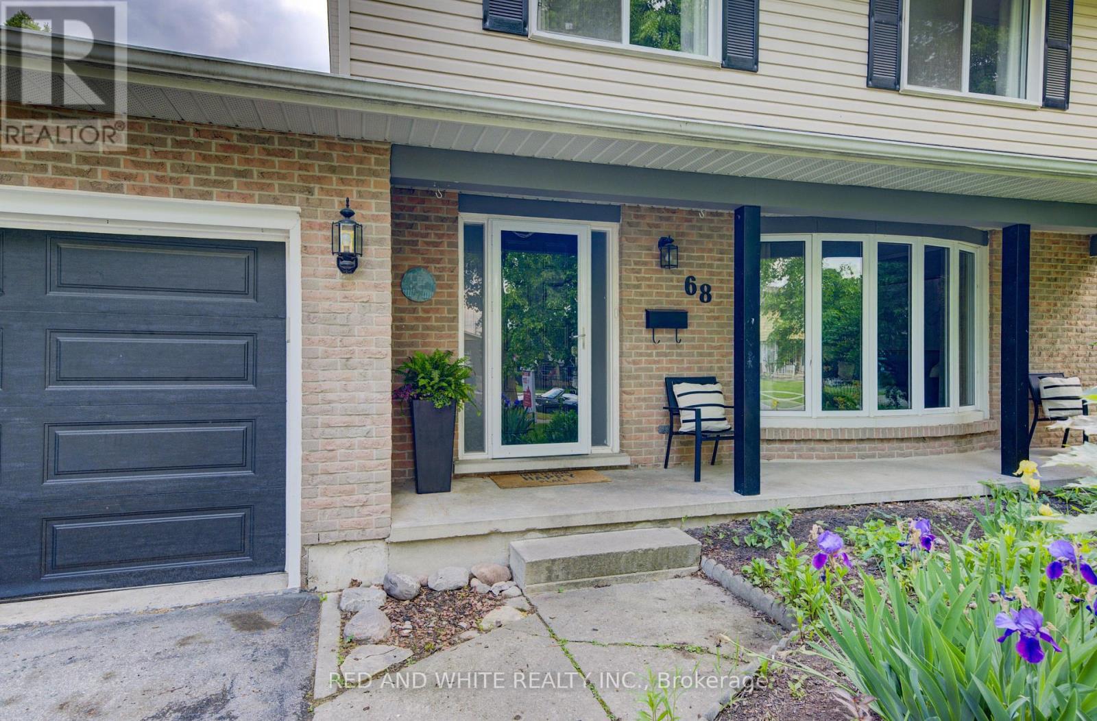 68 Parkview Crescent, Waterloo, Ontario  N2A 1L9 - Photo 4 - X12212994