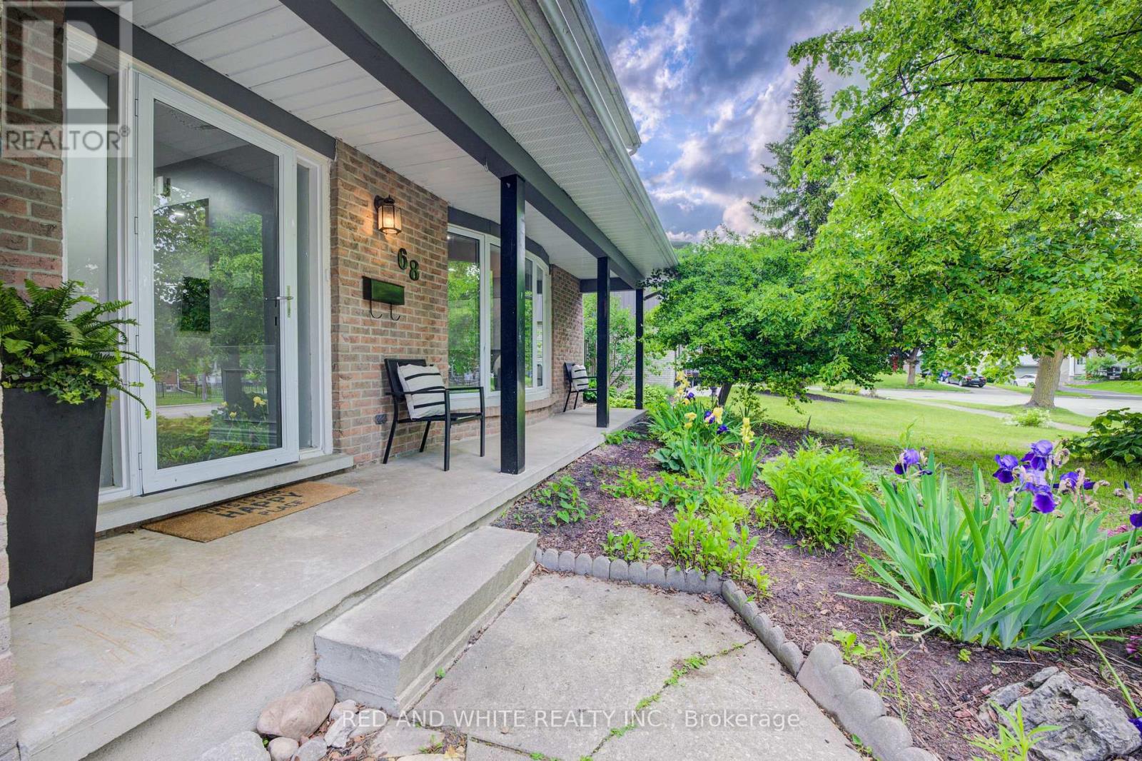 68 Parkview Crescent, Waterloo, Ontario  N2A 1L9 - Photo 5 - X12212994