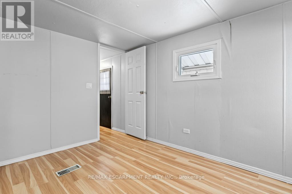 4581 Anna Lane, Lincoln (Beamsville), Ontario  L3J 0W1 - Photo 19 - X12213001
