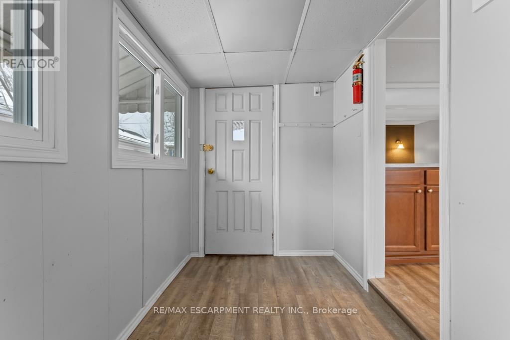 4581 Anna Lane, Lincoln (Beamsville), Ontario  L3J 0W1 - Photo 3 - X12213001