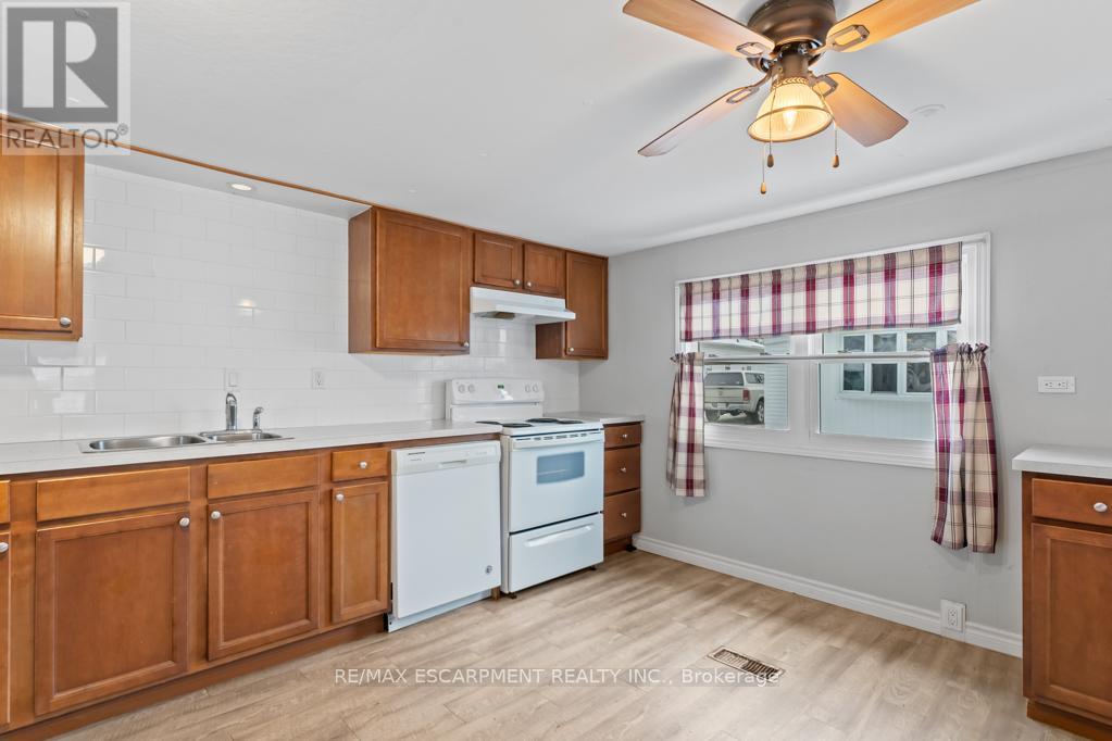 4581 Anna Lane, Lincoln (Beamsville), Ontario  L3J 0W1 - Photo 5 - X12213001
