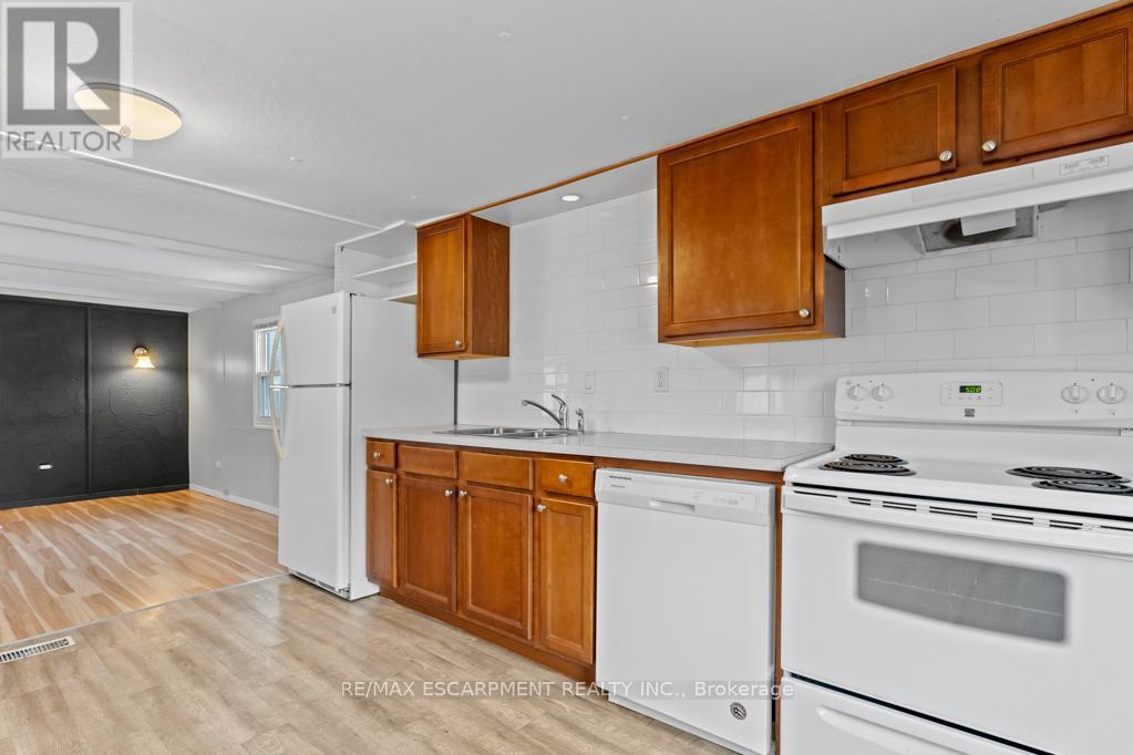 4581 Anna Lane, Lincoln (Beamsville), Ontario  L3J 0W1 - Photo 8 - X12213001