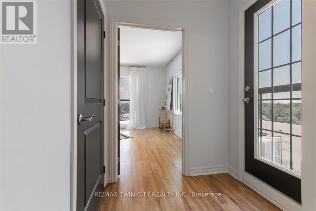 600 - 200 Charlton Avenue E, Hamilton, Ontario  L8N 1Z1 - Photo 3 - X12213006