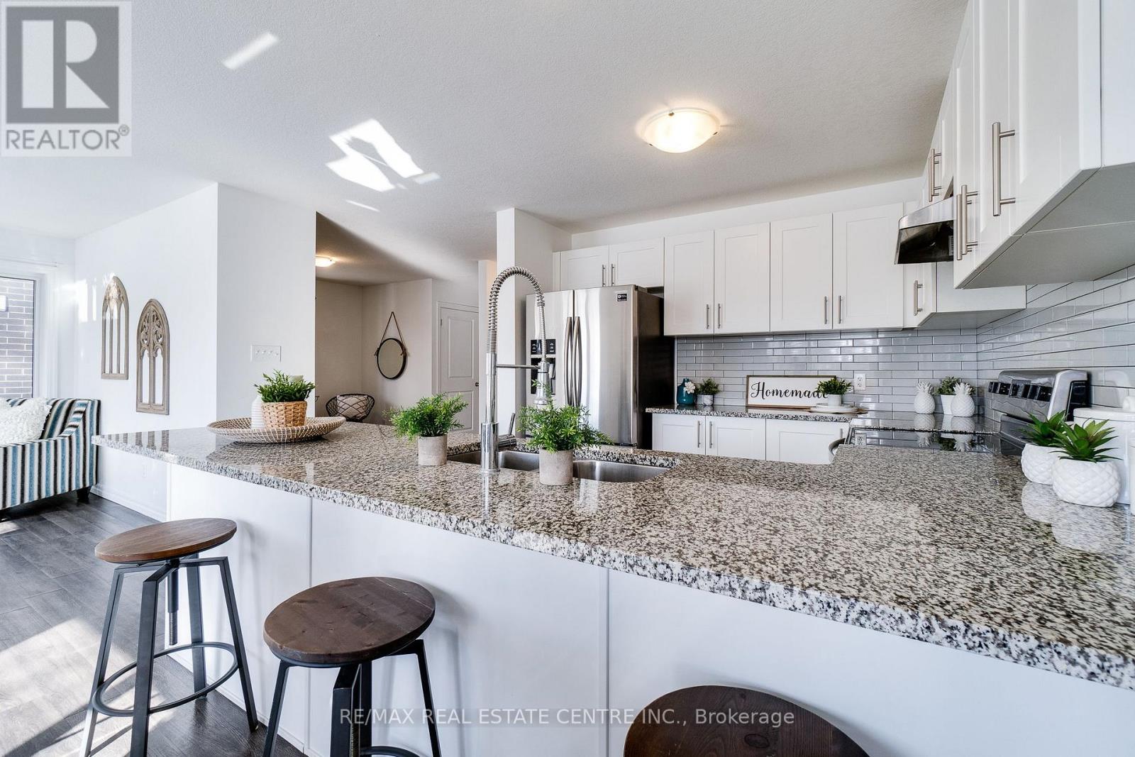 27 - 135 Hardcastle Drive, Cambridge, Ontario  N1S 0B6 - Photo 14 - X12213011