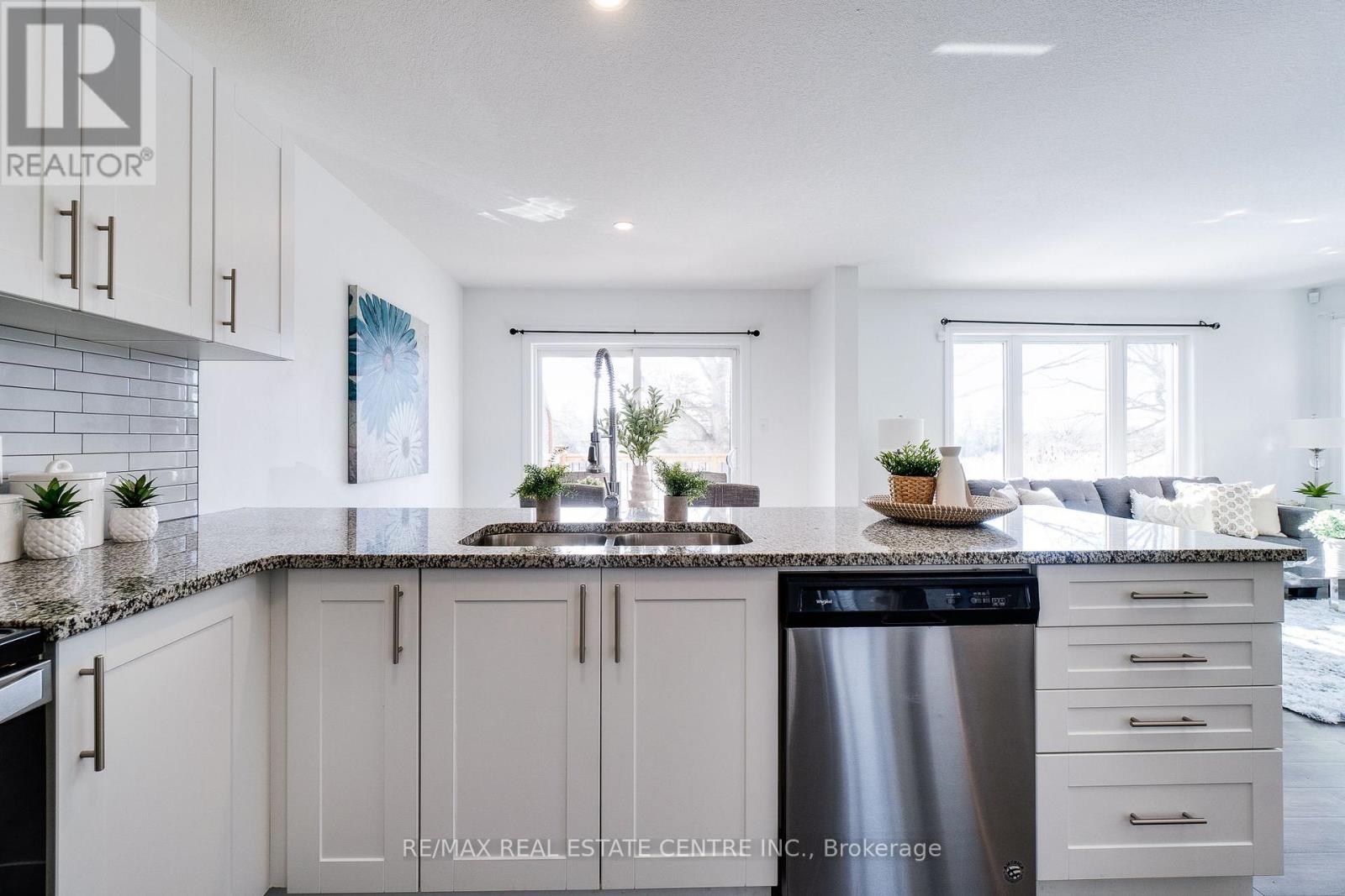 27 - 135 Hardcastle Drive, Cambridge, Ontario  N1S 0B6 - Photo 7 - X12213011