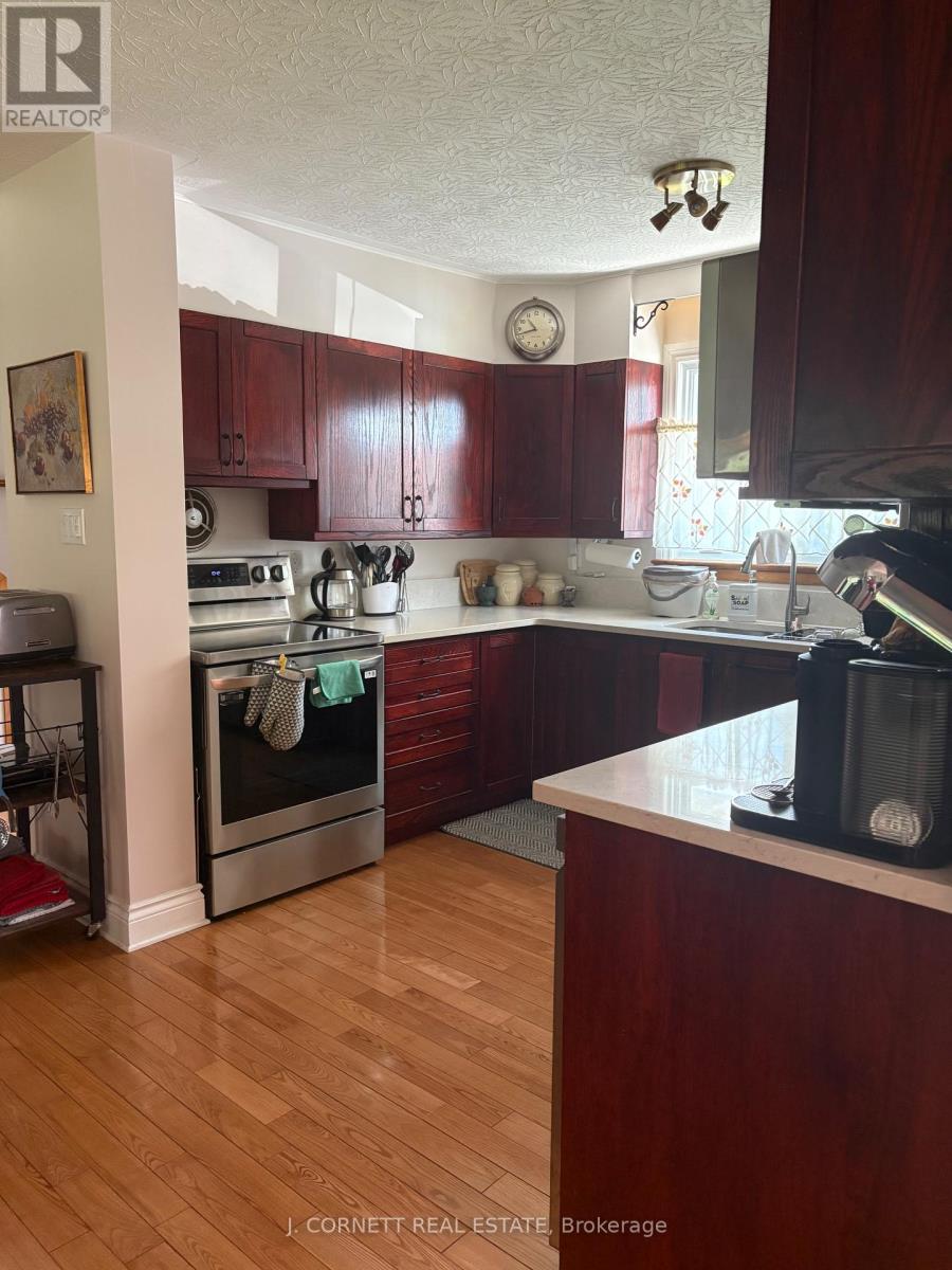 1004 Pescod Street, Cornwall, Ontario  K6J 2J9 - Photo 2 - X12044481