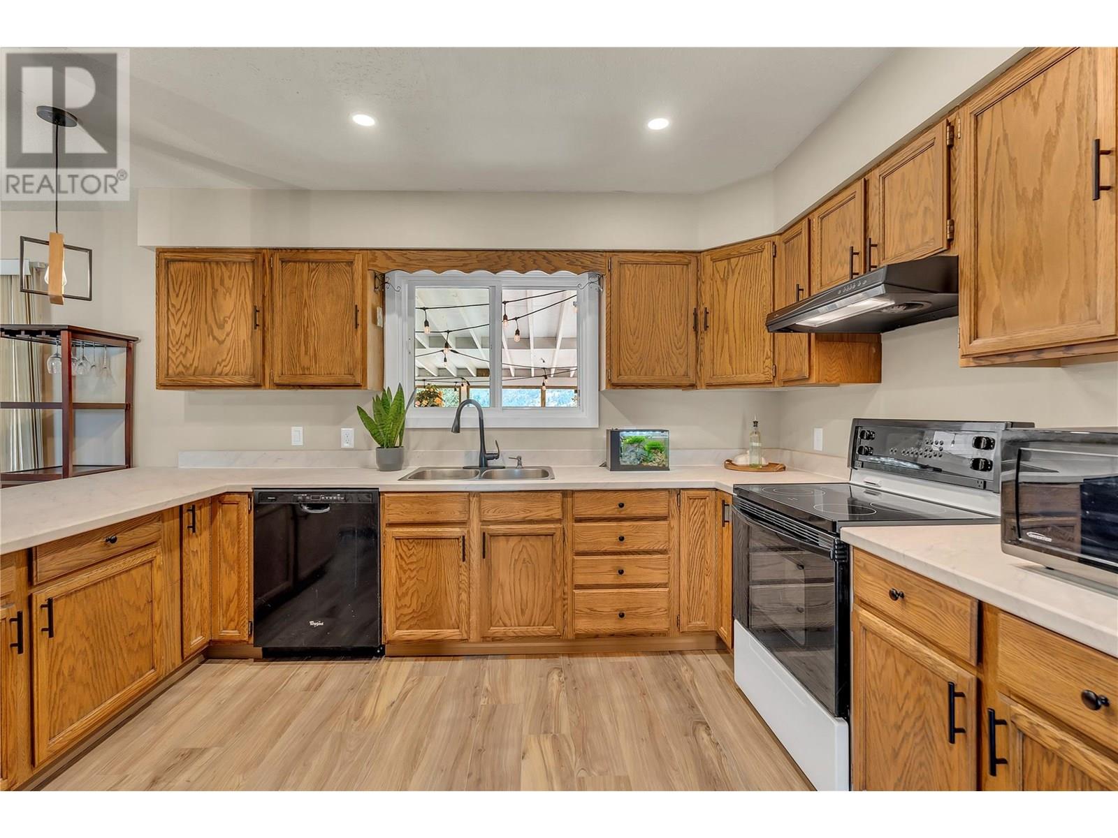 531 3rd Avenue, Keremeos, British Columbia  V1L 2B3 - Photo 10 - 10351080