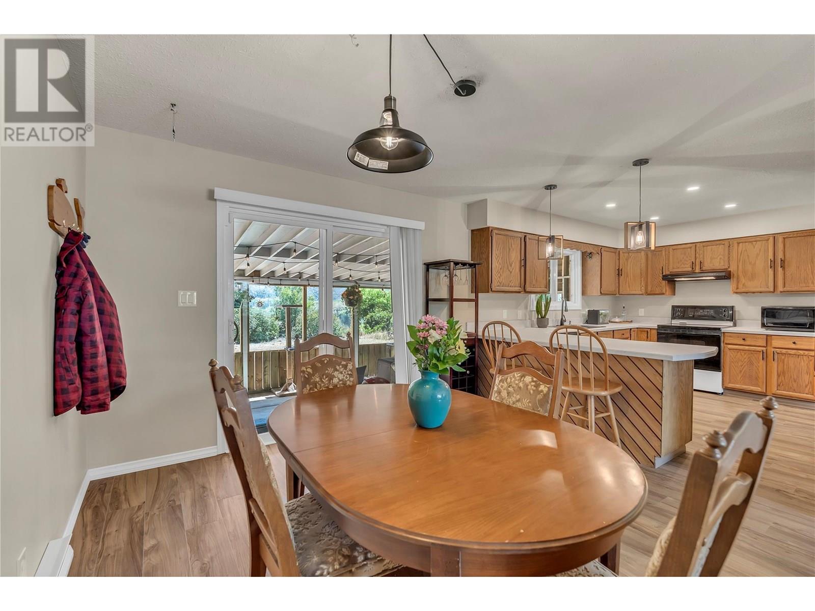 531 3rd Avenue, Keremeos, British Columbia  V1L 2B3 - Photo 7 - 10351080