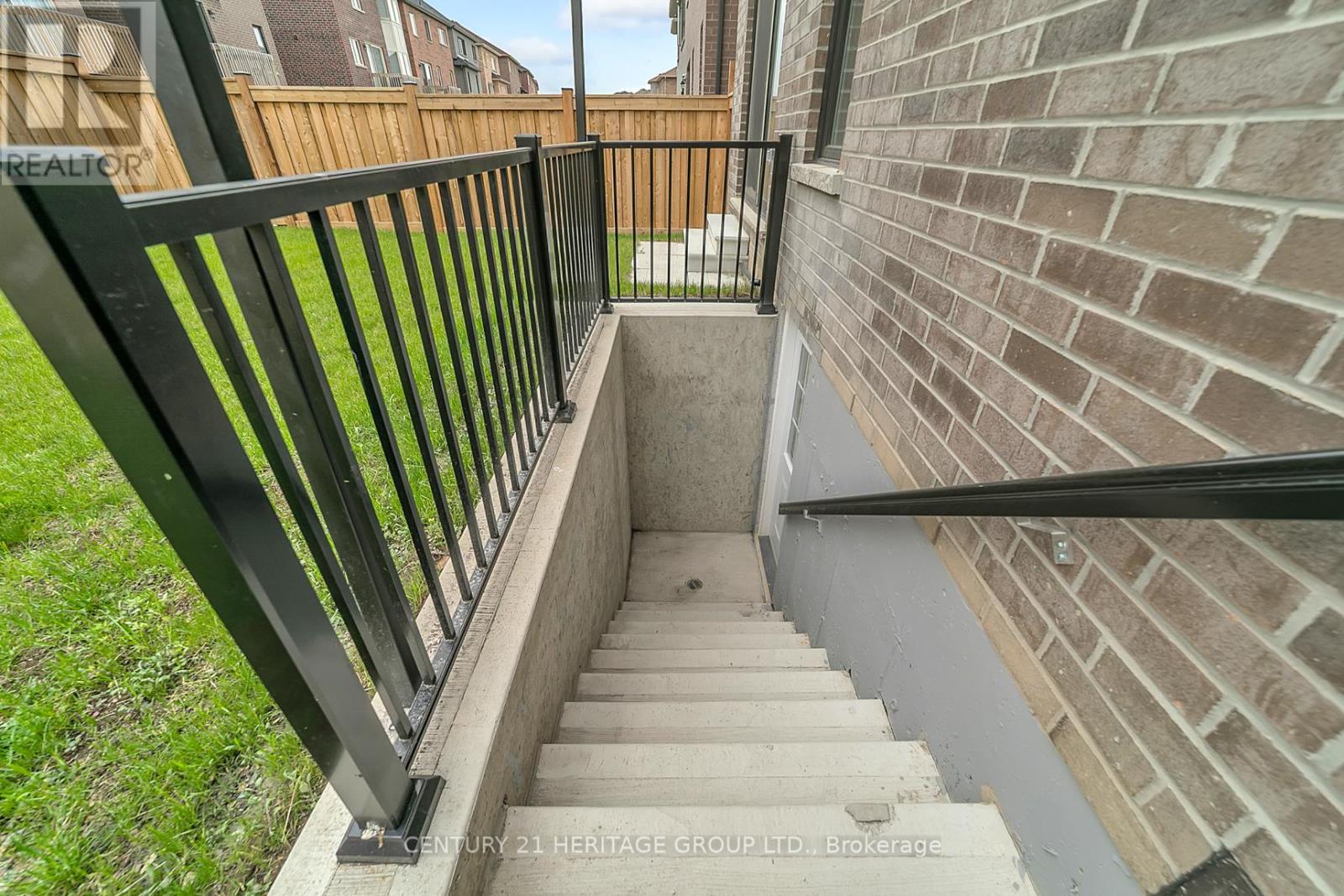 Bsmnt - 516 Seaview Heights, East Gwillimbury, Ontario  L9N 0Y3 - Photo 10 - N12211453