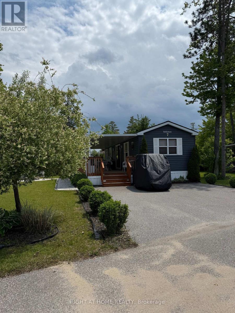 7 Nipagon Circle, Wasaga Beach, Ontario  L9Z 2M2 - Photo 4 - S12062740
