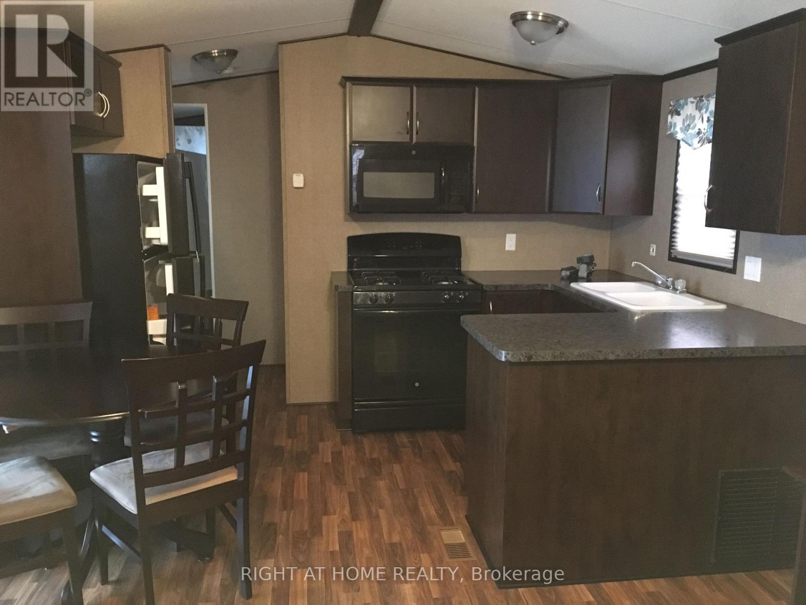 7 Nipagon Circle, Wasaga Beach, Ontario  L9Z 2M2 - Photo 38 - S12062740