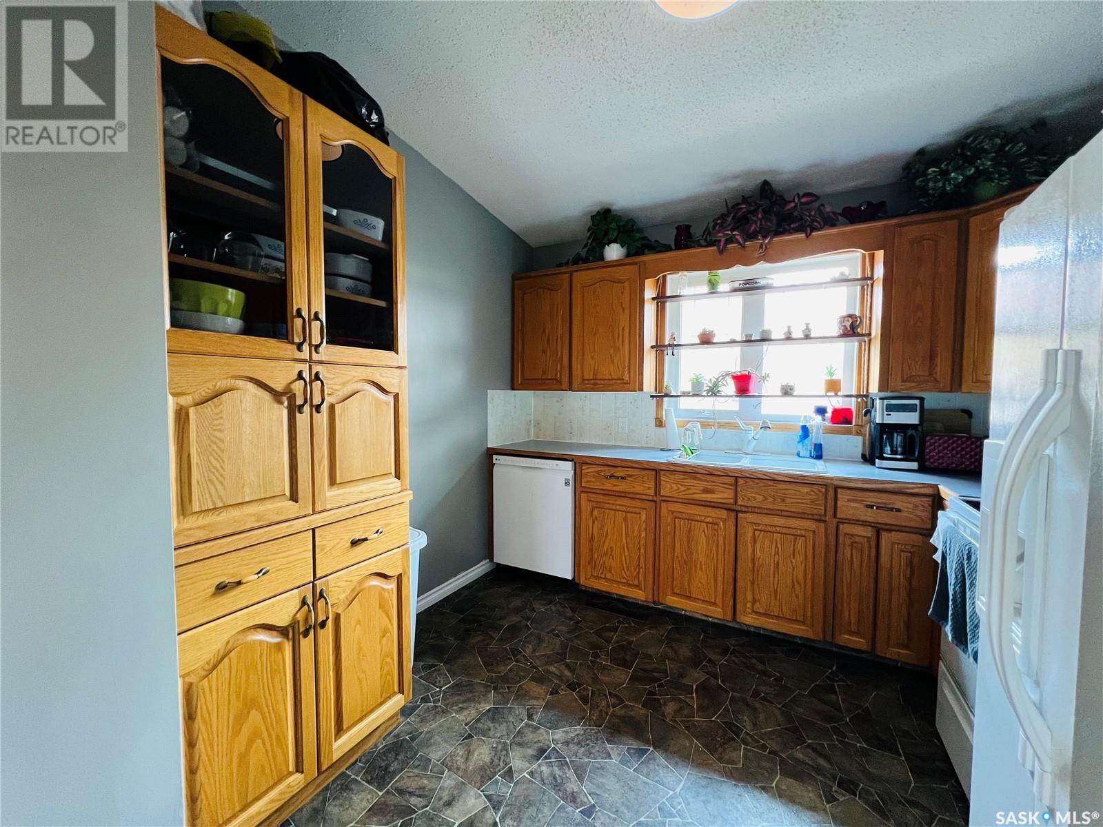 284 10th Avenue Nw, Swift Current, Saskatchewan  S9H 1P1 - Photo 10 - SK009060