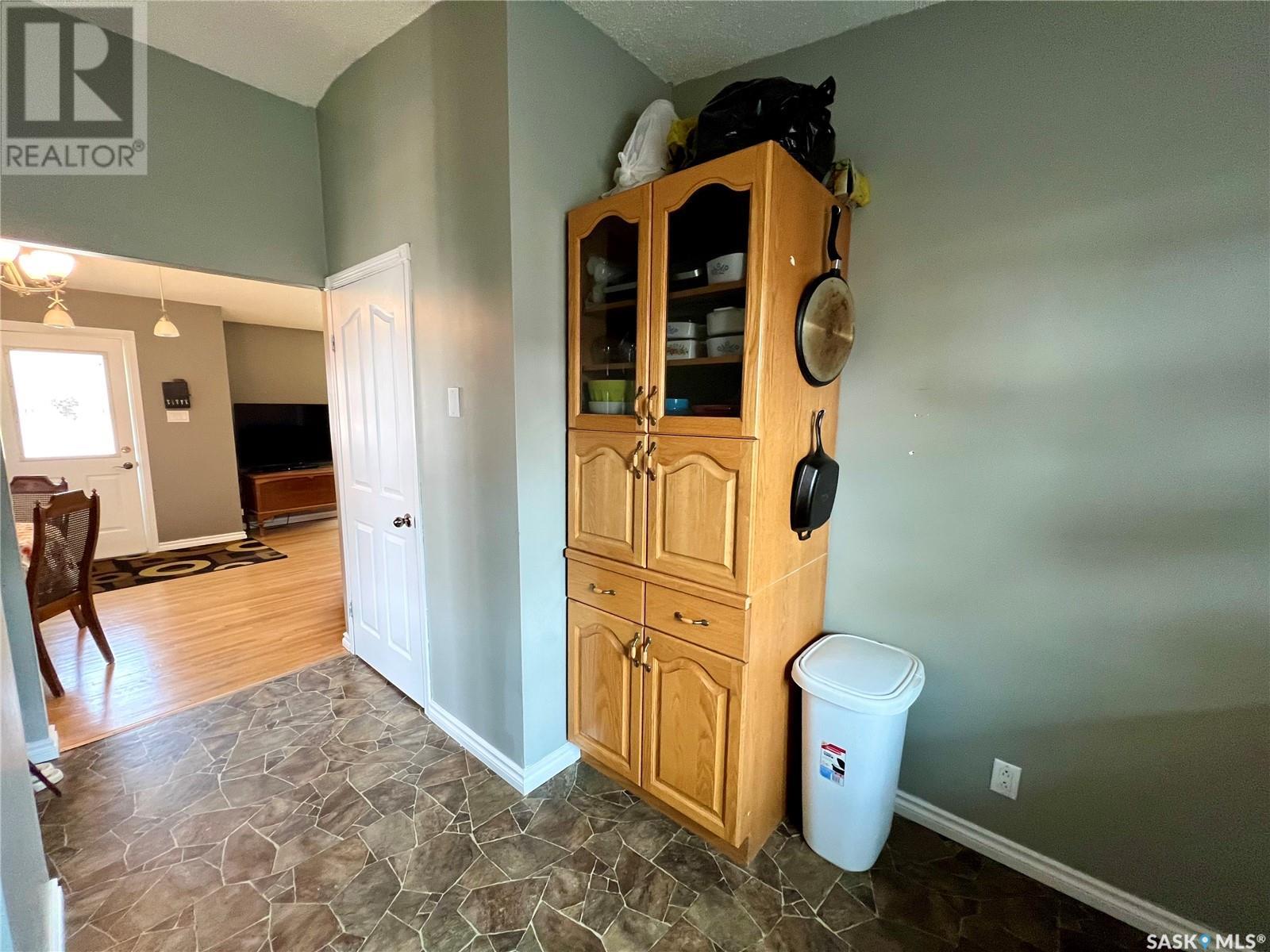 284 10th Avenue Nw, Swift Current, Saskatchewan  S9H 1P1 - Photo 11 - SK009060