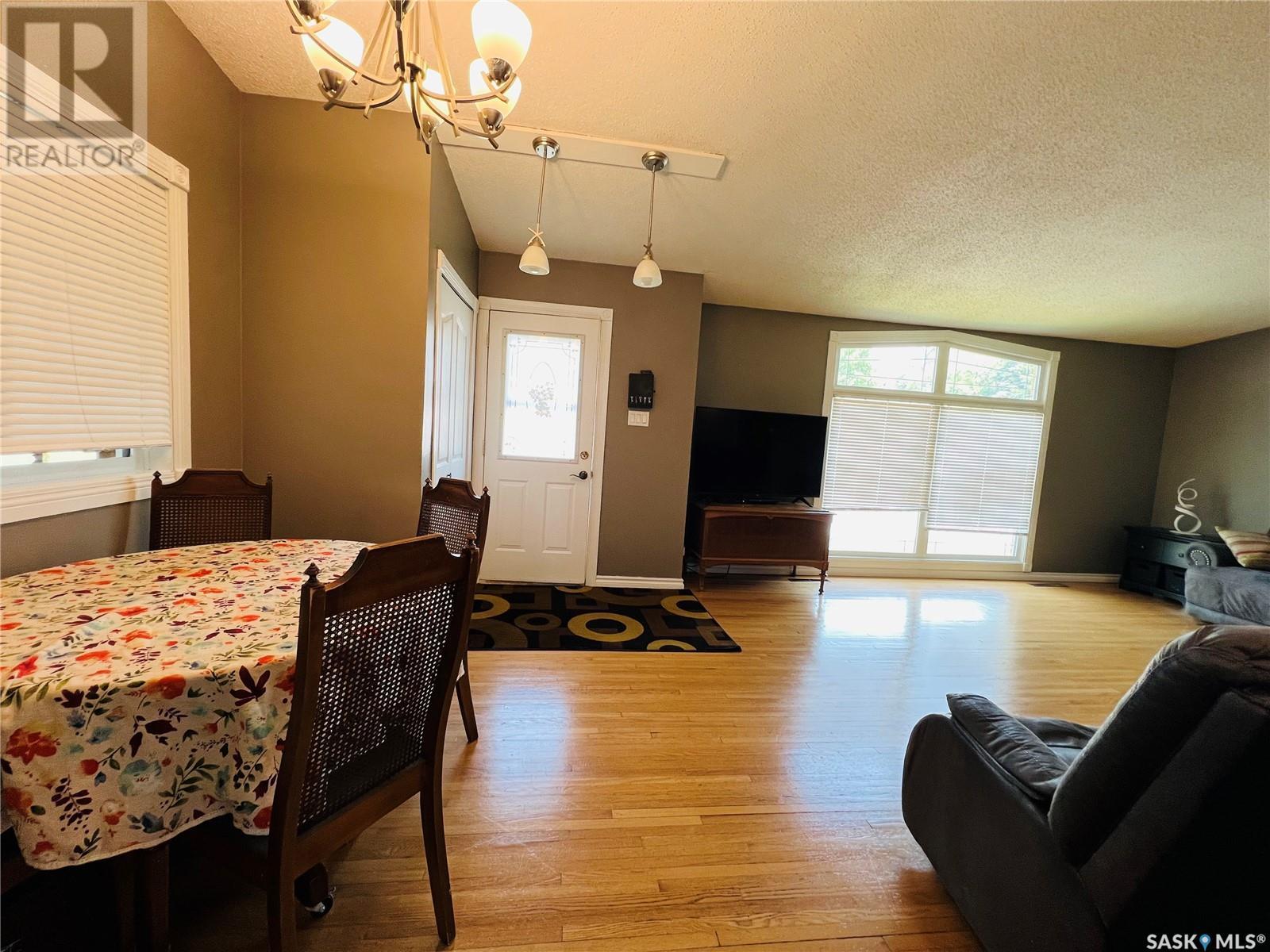 284 10th Avenue Nw, Swift Current, Saskatchewan  S9H 1P1 - Photo 4 - SK009060