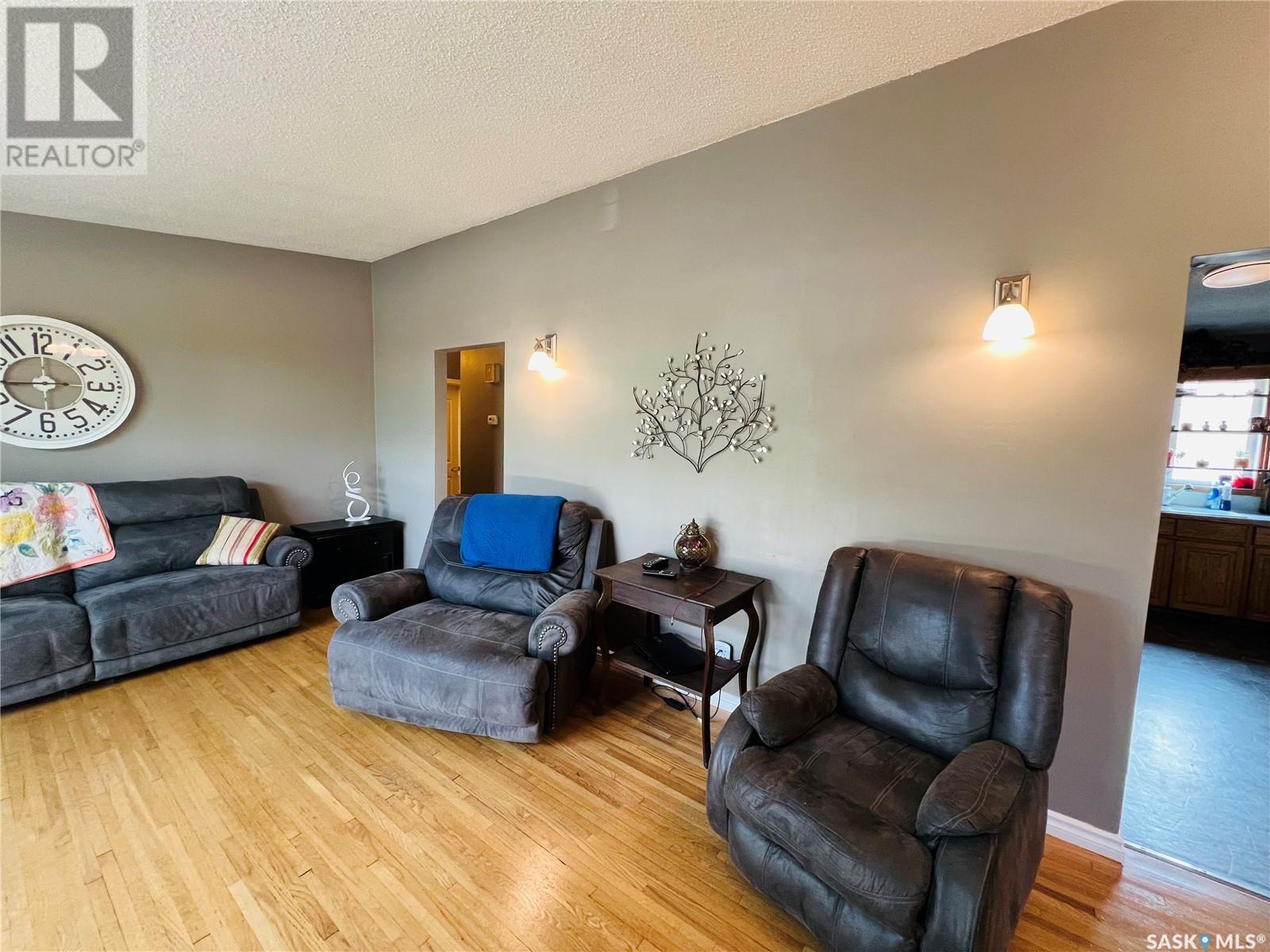 284 10th Avenue Nw, Swift Current, Saskatchewan  S9H 1P1 - Photo 5 - SK009060