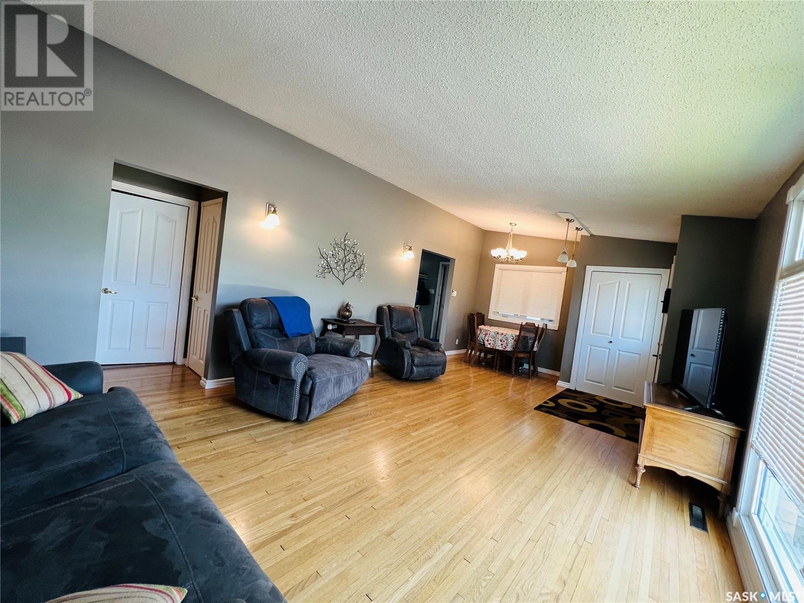 284 10th Avenue Nw, Swift Current, Saskatchewan  S9H 1P1 - Photo 6 - SK009060