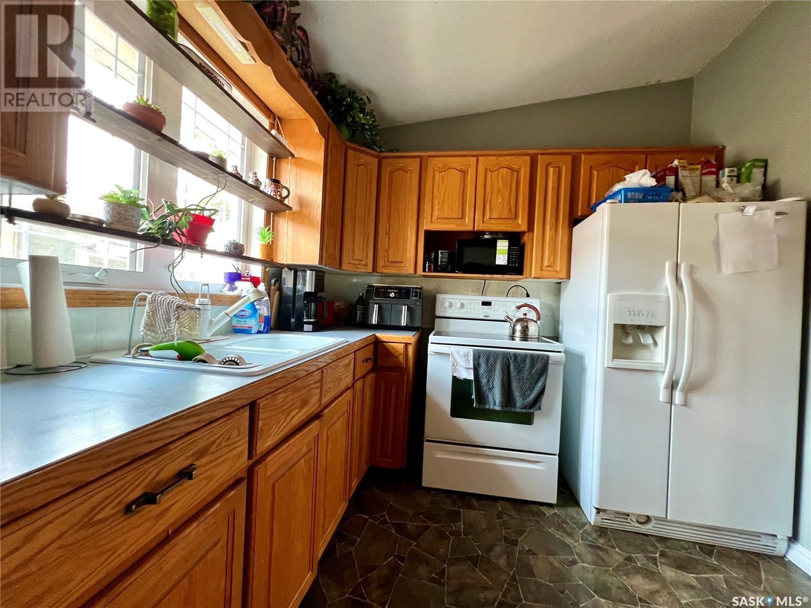 284 10th Avenue Nw, Swift Current, Saskatchewan  S9H 1P1 - Photo 8 - SK009060