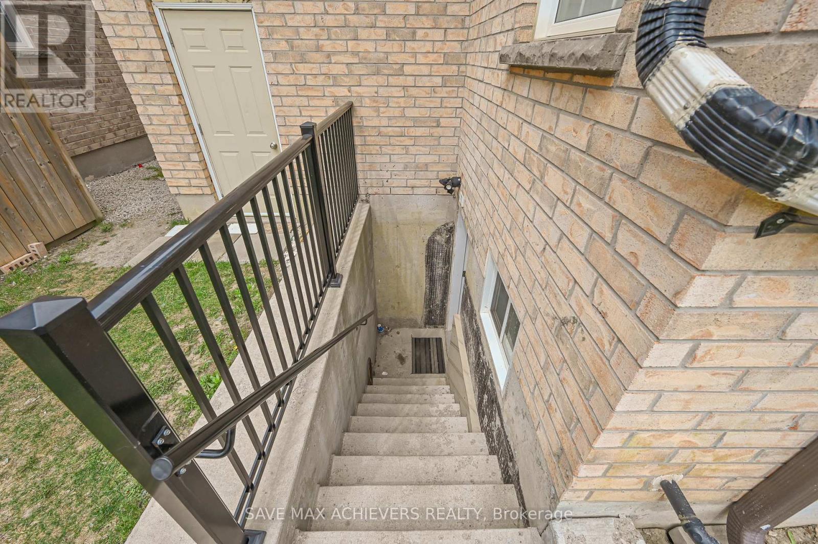 7 Seacliff Crescent, Brampton, Ontario  L6T 0A4 - Photo 47 - W12212973