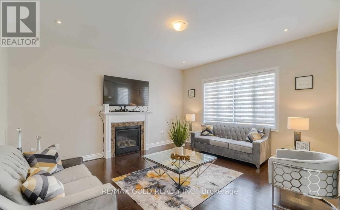 11 Carl Finlay Drive, Brampton, Ontario  L6P 4E2 - Photo 7 - W12213007