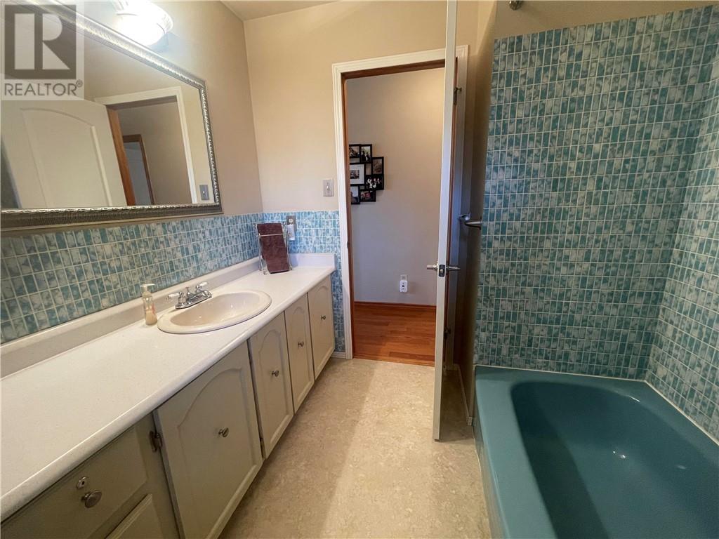Property at 149 Newton Crescent image 4