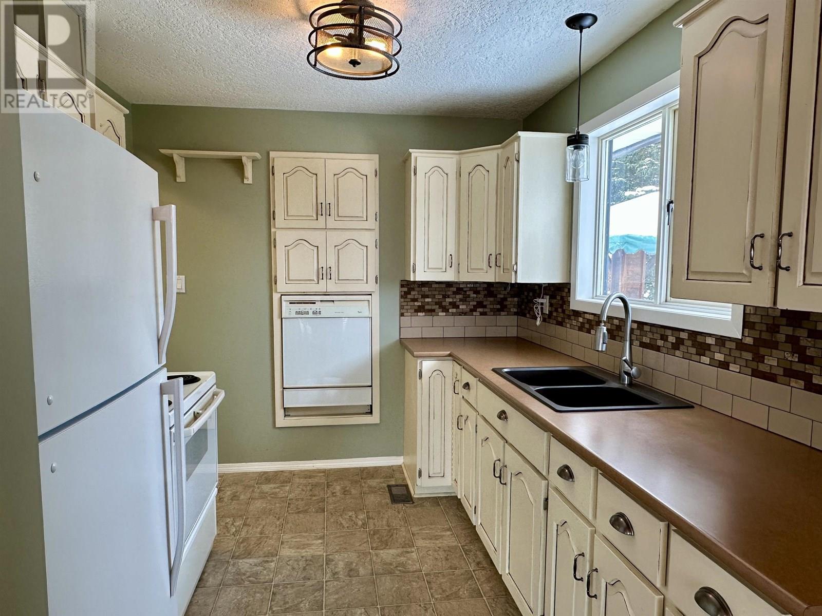 3777 Hillcrest Road, Prince George, British Columbia  V2N 5R1 - Photo 13 - R3014265