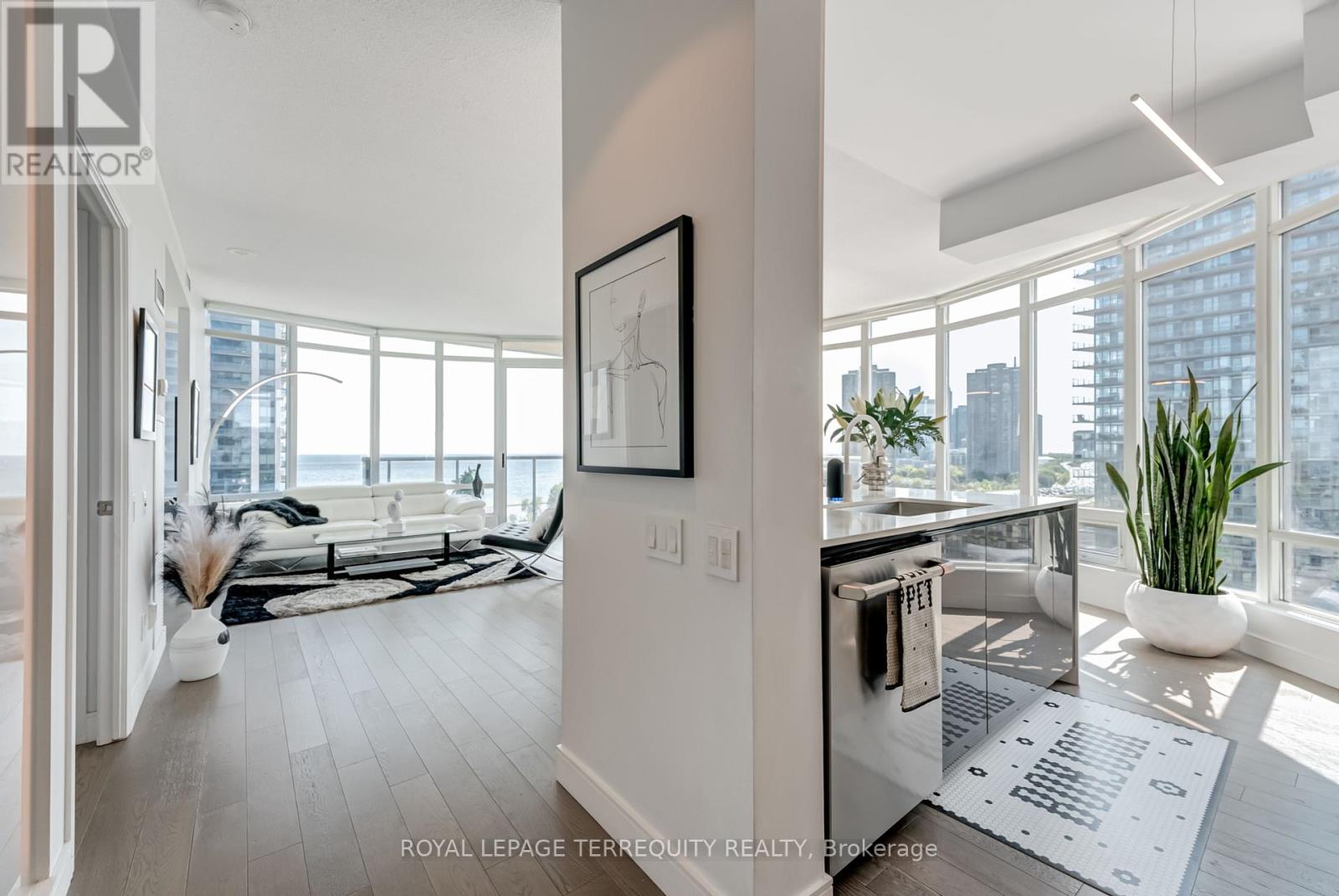 1210 - 15 Windermere Avenue, Toronto (High Park-Swansea), Ontario  M6S 5A2 - Photo 5 - W12207437