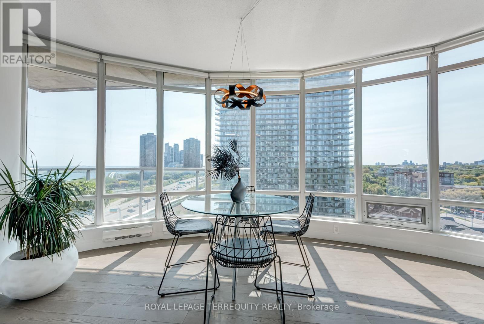 1210 - 15 Windermere Avenue, Toronto (High Park-Swansea), Ontario  M6S 5A2 - Photo 11 - W12207437