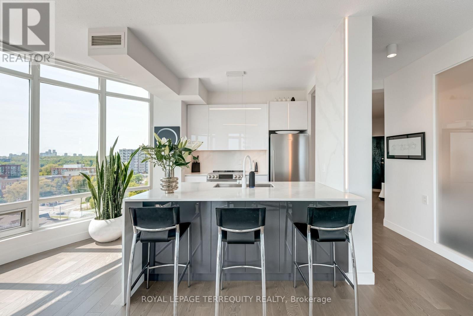 1210 - 15 Windermere Avenue, Toronto (High Park-Swansea), Ontario  M6S 5A2 - Photo 1 - W12207437