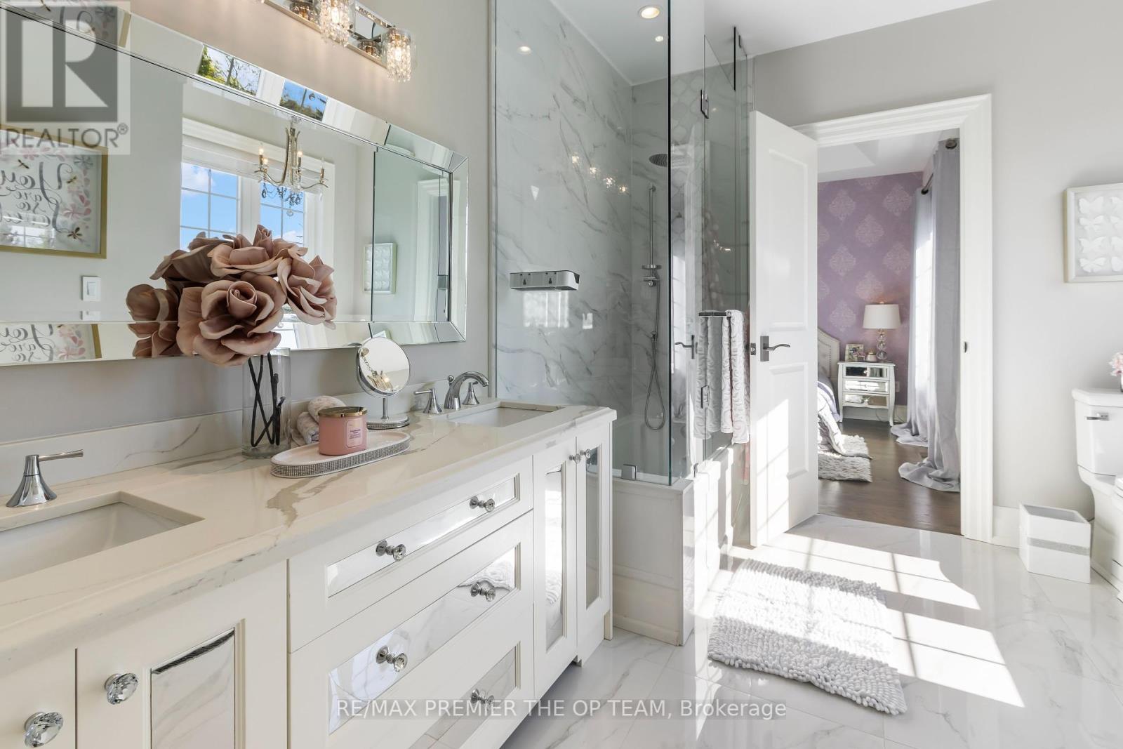 5 Storey Crescent, Toronto, Ontario  M9B 3C7 - Photo 20 - W12210974