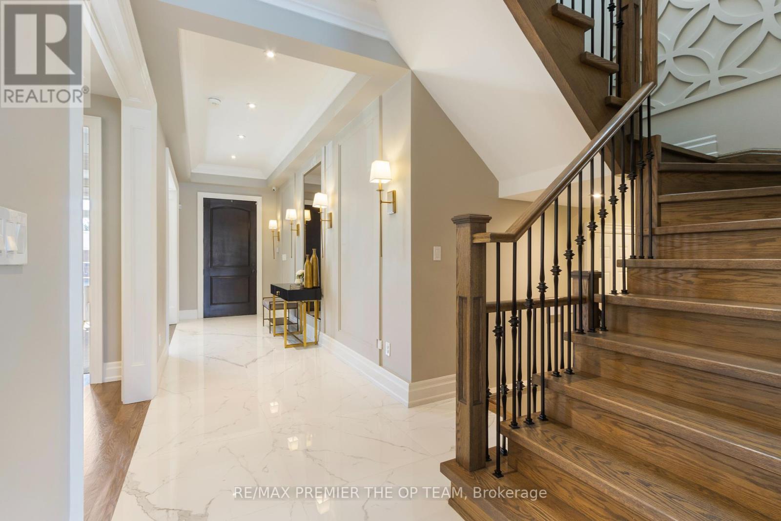 5 Storey Crescent, Toronto, Ontario  M9B 3C7 - Photo 3 - W12210974