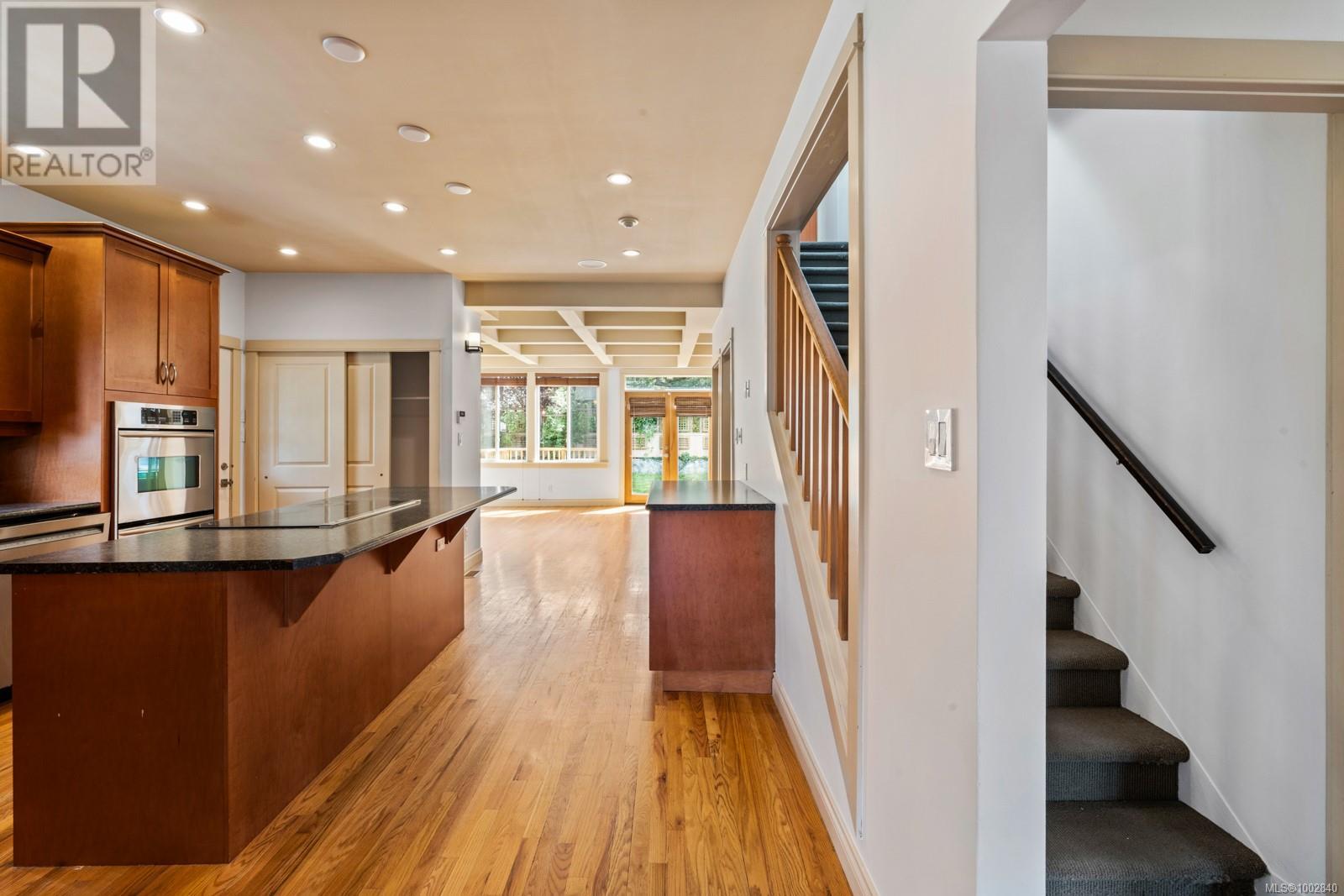 3027 Fifth St, Victoria, British Columbia  V8T 4B6 - Photo 13 - 1002840