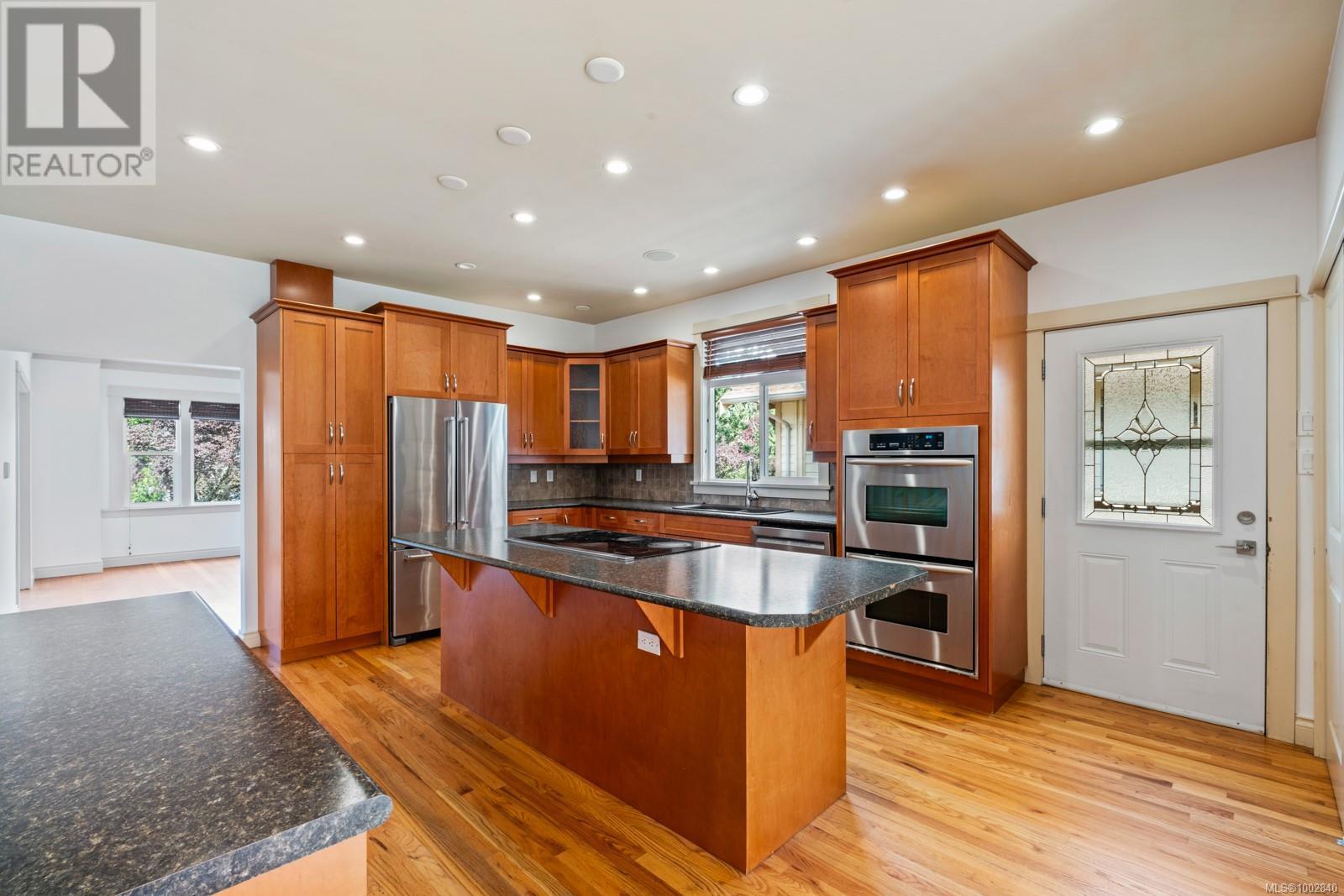 3027 Fifth St, Victoria, British Columbia  V8T 4B6 - Photo 19 - 1002840